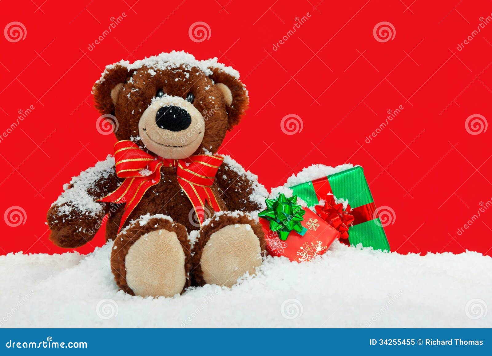Teddybär Im Schnee Mit Geschenken Stockbild - Bild von bär, handgemacht:  34255455