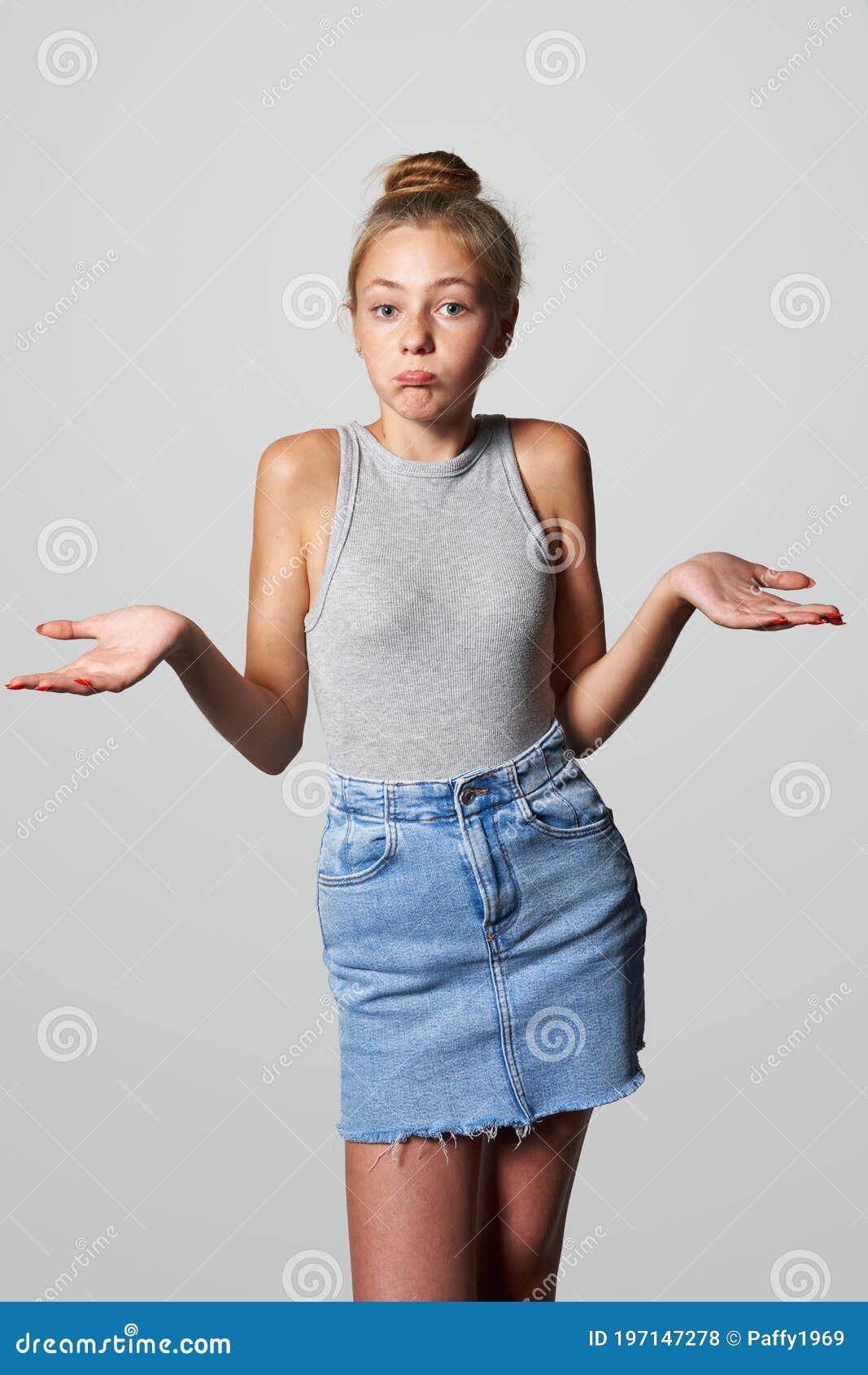 Teen Girl In Skirt Pic