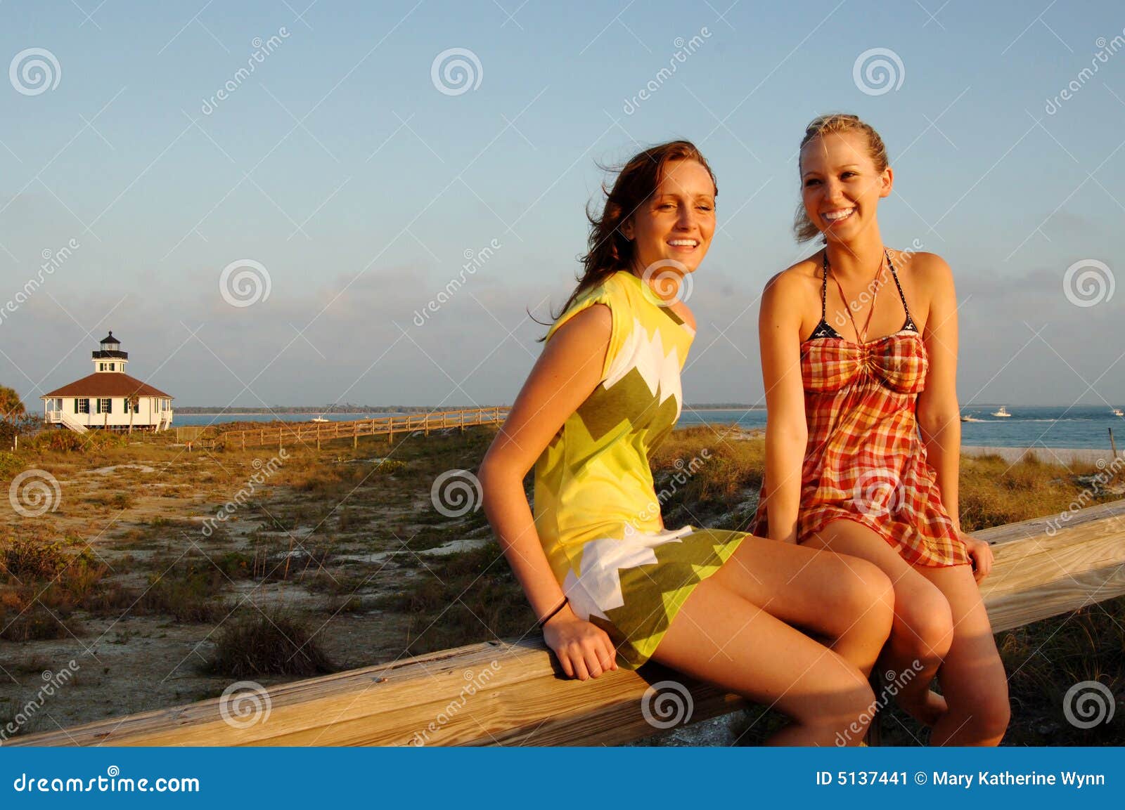 Teen Girls At Beach Stock Image Image Of Laugh Relaxed 5137441