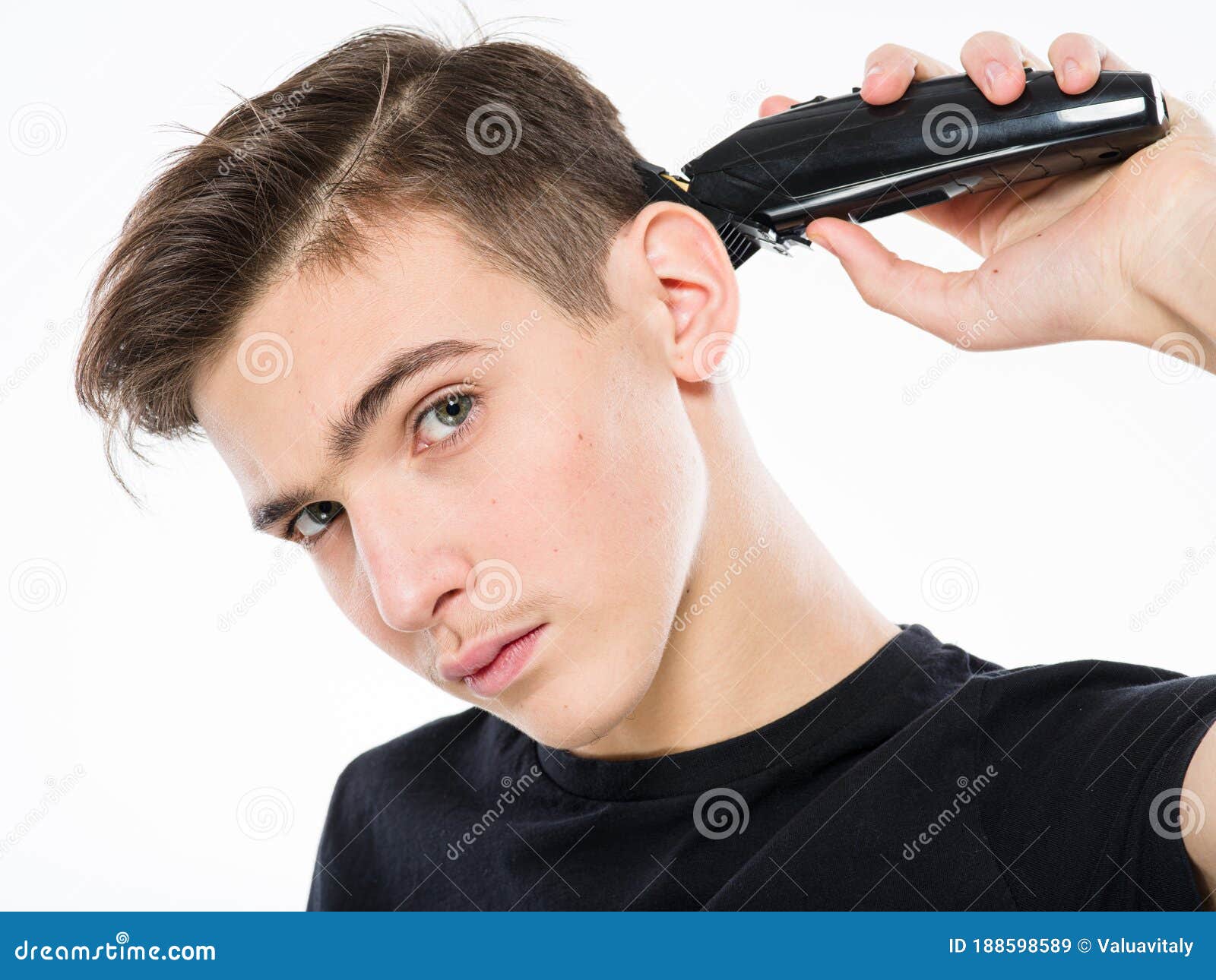 how to cut a guys hair with an electric razor