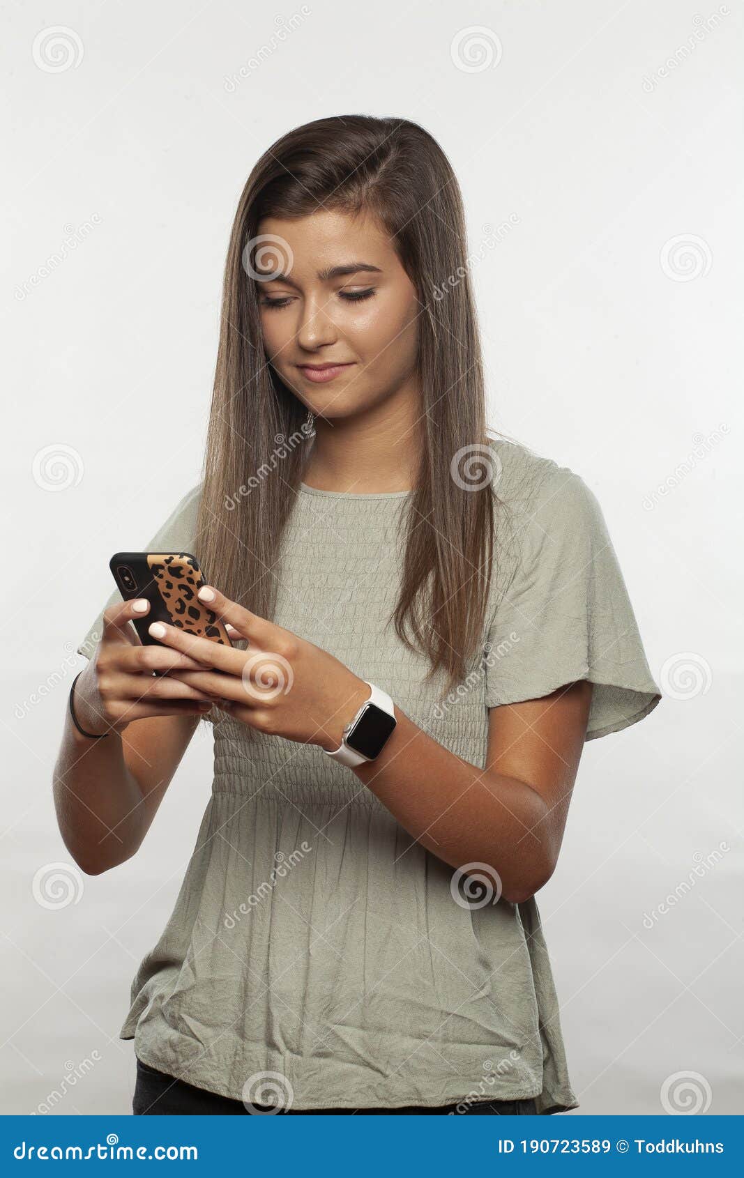 Teenage Girl With Cell Phone Sending A Text Message Stock Image Image Of Online Female 190723589