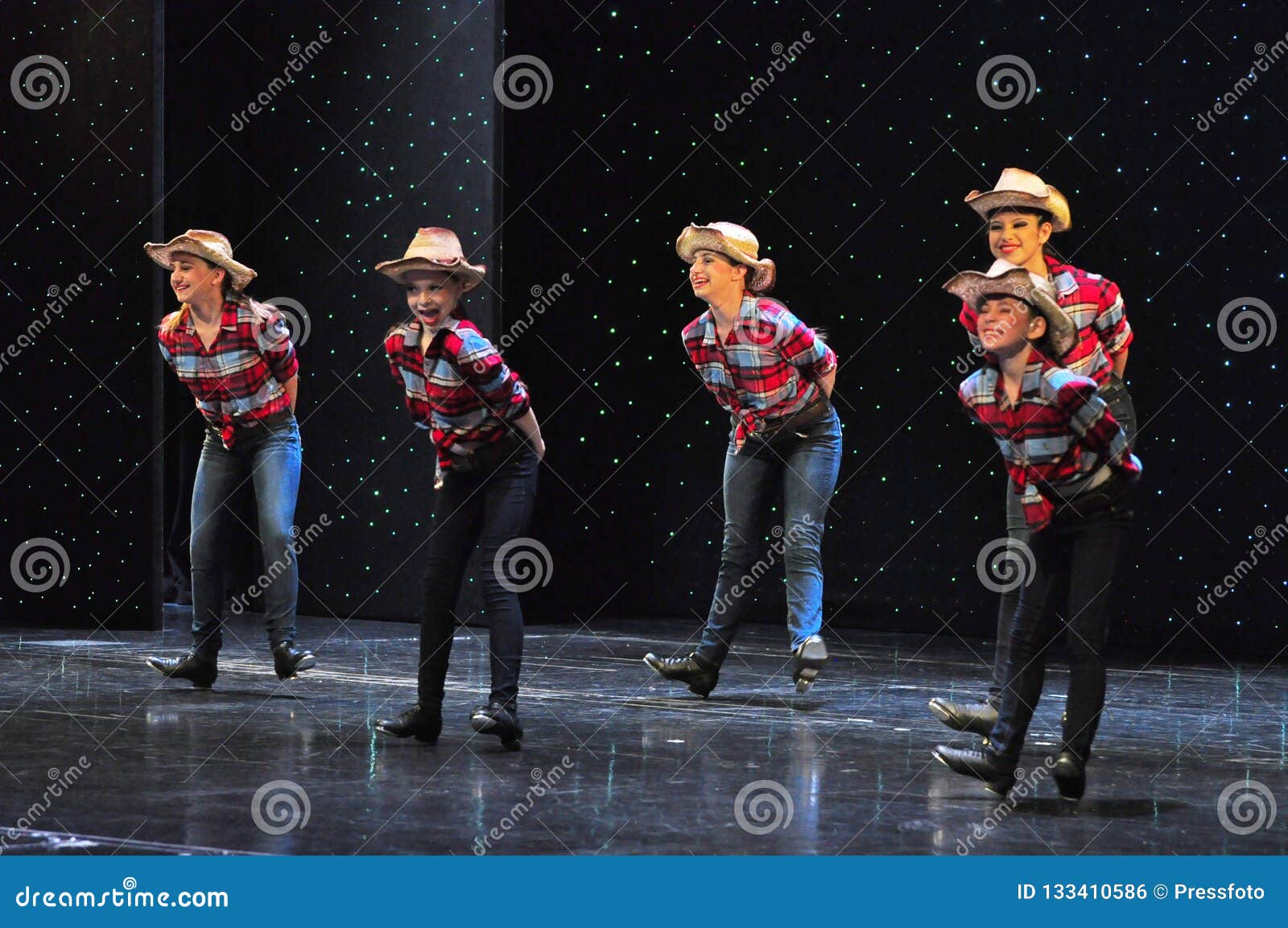 lesbian cowgirl dancing to contry music