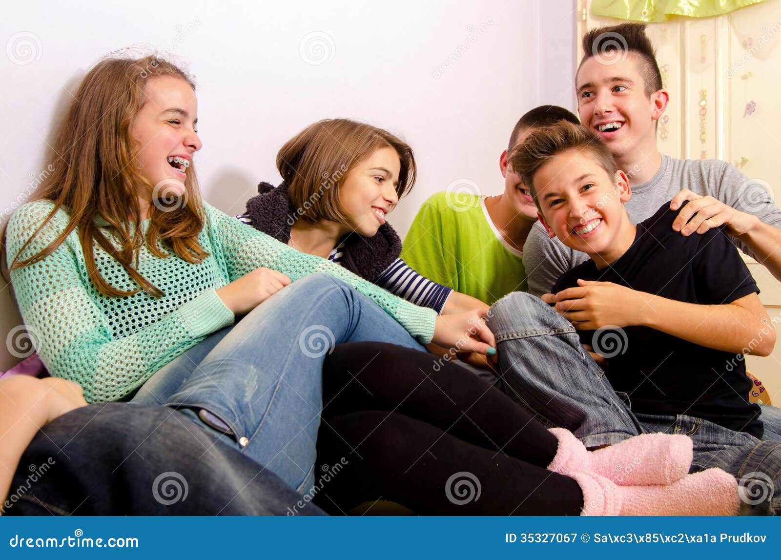 Teenagers Having Fun Royalty Free Stock Photography amateur image Teenagers Having Fun Royalty Free Stock Photography pic