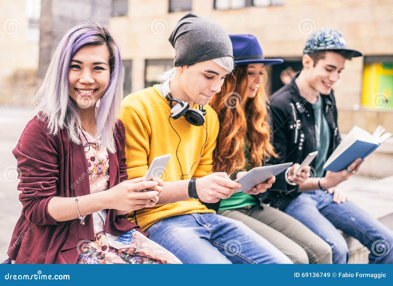 How smartphones youth buy How smartphones youth buy