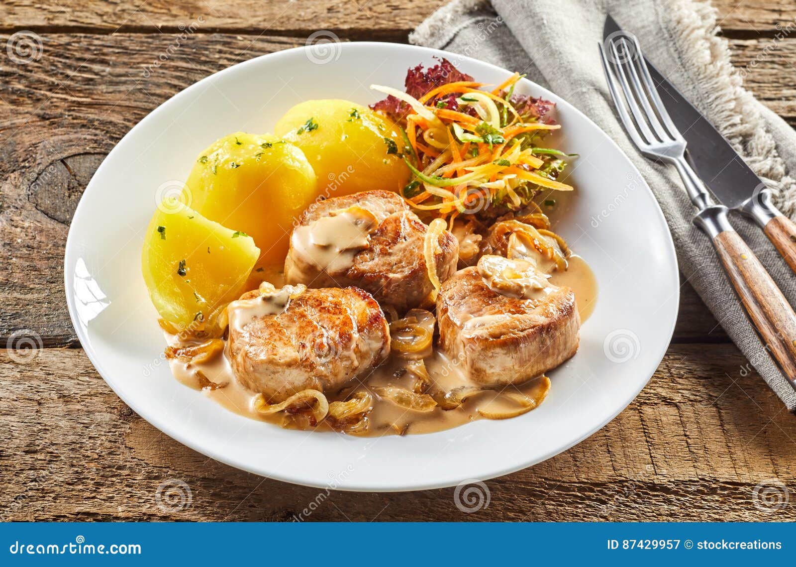 Teil Schweinefilet Und Kartoffeln Stockbild - Bild von nahrung, teller ...