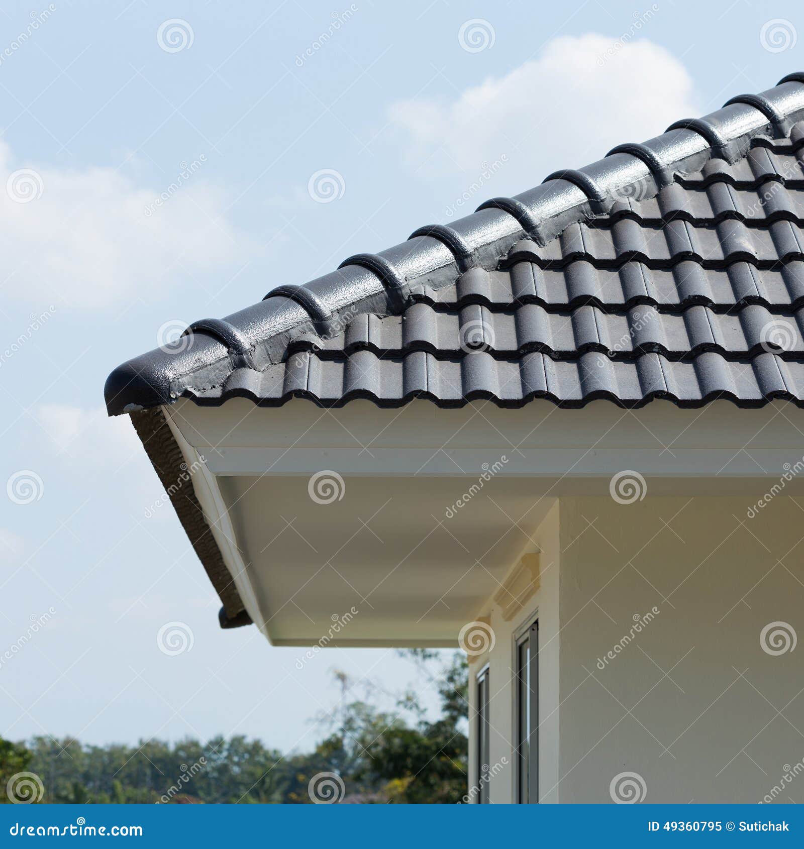 Tejas De Tejado Negras En Casa Imagen de archivo - Imagen de techado,  tejado: 49360795