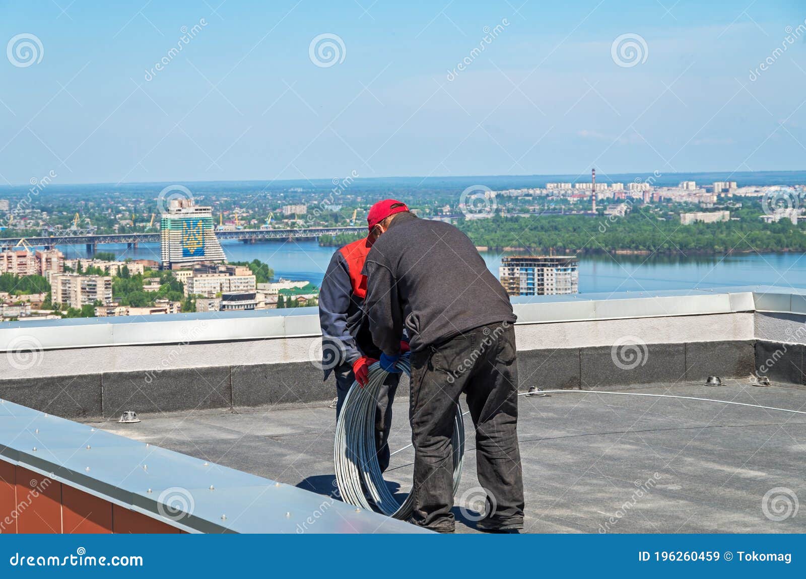 Installation an Optical Cable Rooftop of Skyscraper Editorial Stock