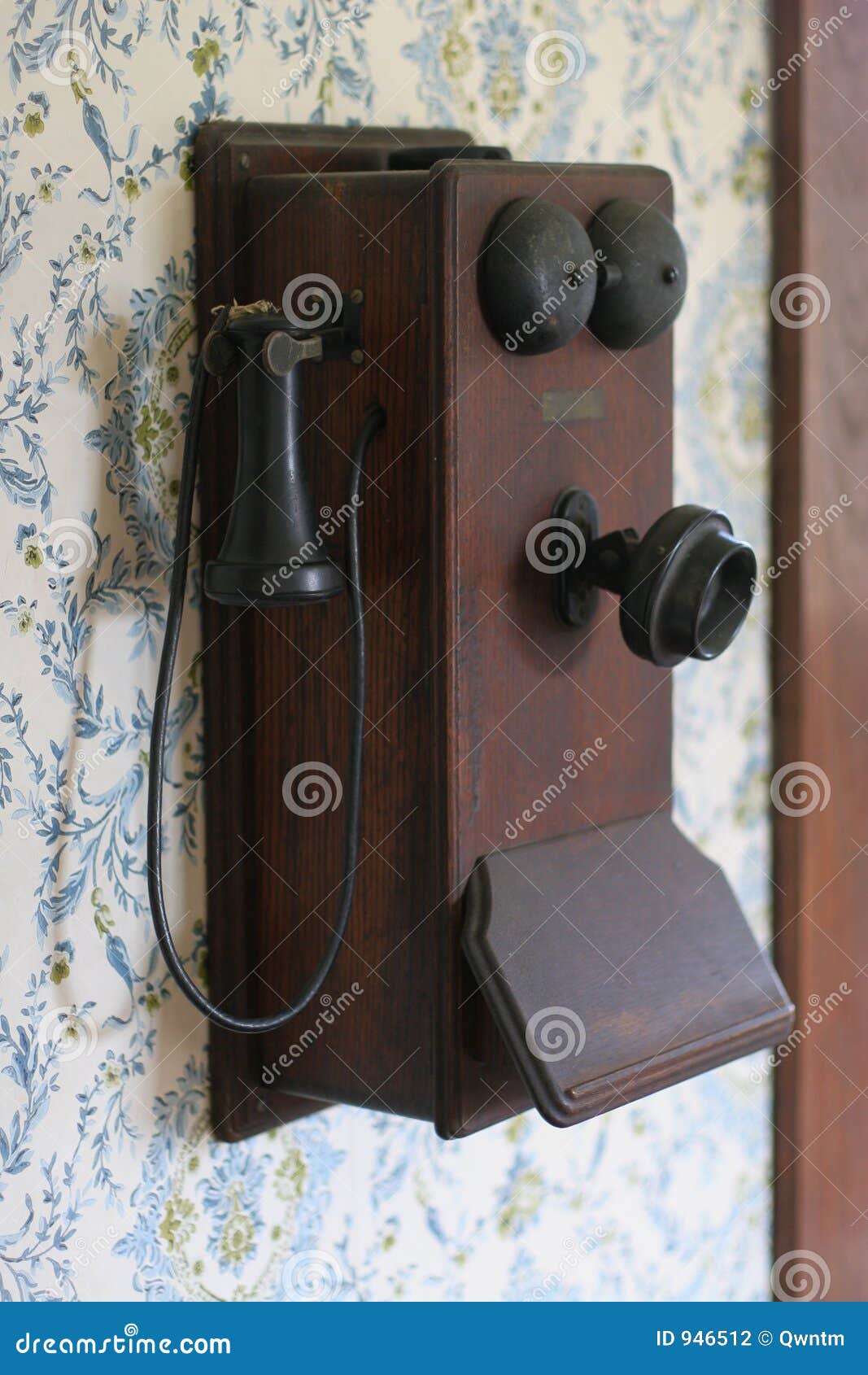 Telefono antico fotografia stock. Immagine di flangia, telefono 946512