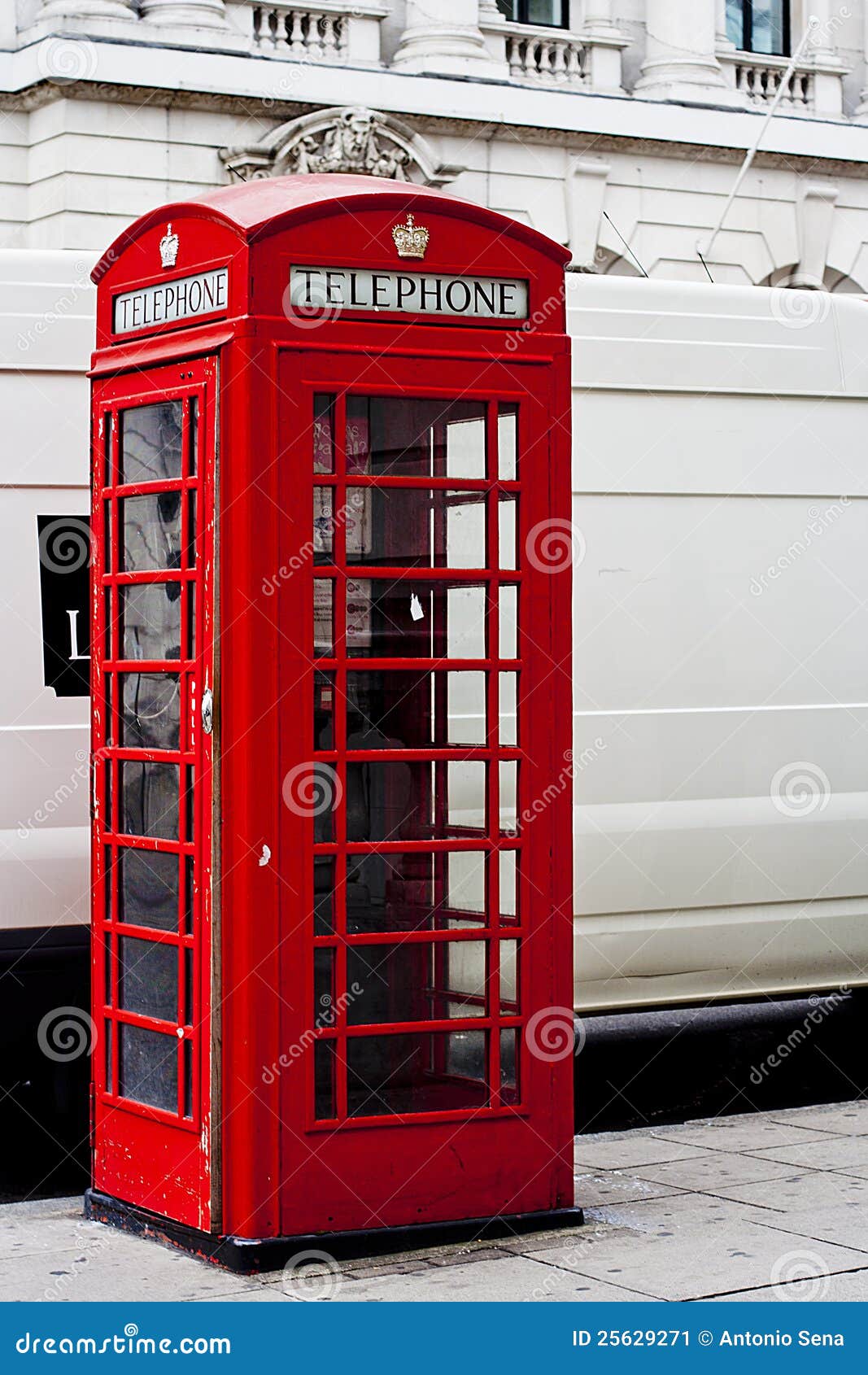 Telephone public in london stock image. Image of britain 25629271