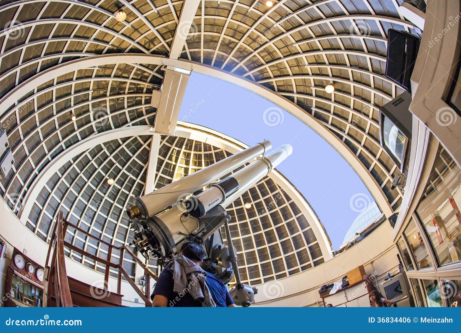Foto Estación de ferrocarril Subvención Telescopio Famoso De Zeiss En Foto editorial - Imagen de carlo, cielo:  36834406