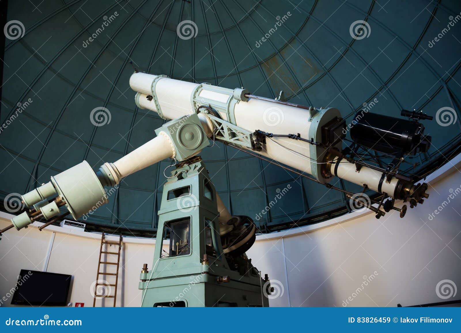 https://thumbs.dreamstime.com/z/telescopio-profesional-83826459.jpg