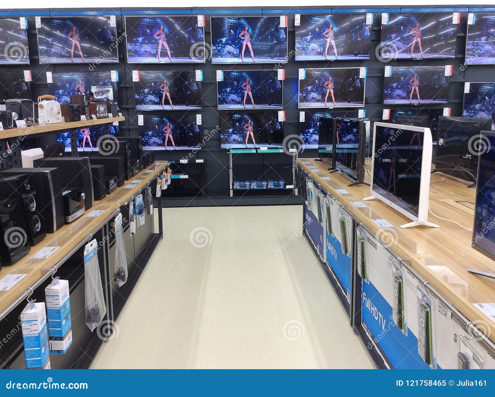 tempo Geavanceerde Onderdrukker Televisions TV-sets in Electronic Shop, Moscow Editorial Image - Image of  monitor, moscow: 121758465