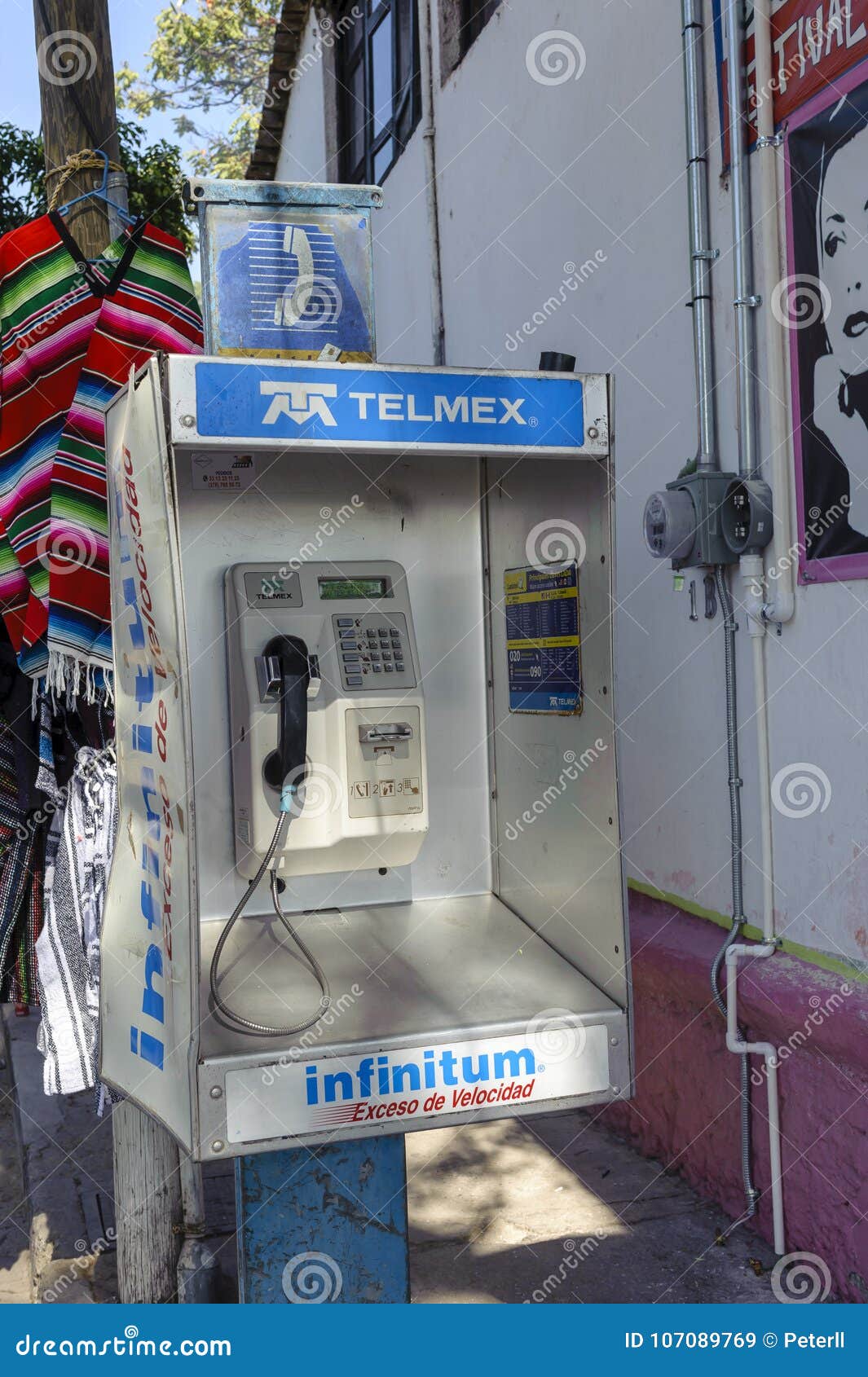 Teléfono público de Telmex imagen de archivo editorial. Imagen de