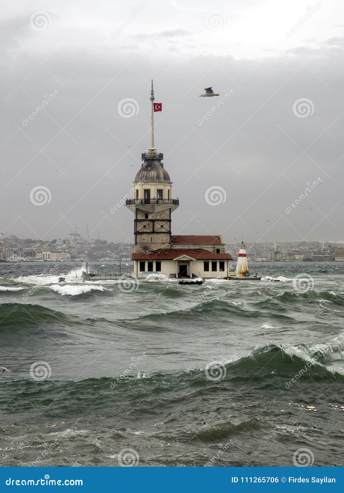 Tempestade Do Vento Do Sudoeste Em Istambul Foto de Stock - Imagem de céu,  donzelas: 111265706, image size:1179x1690