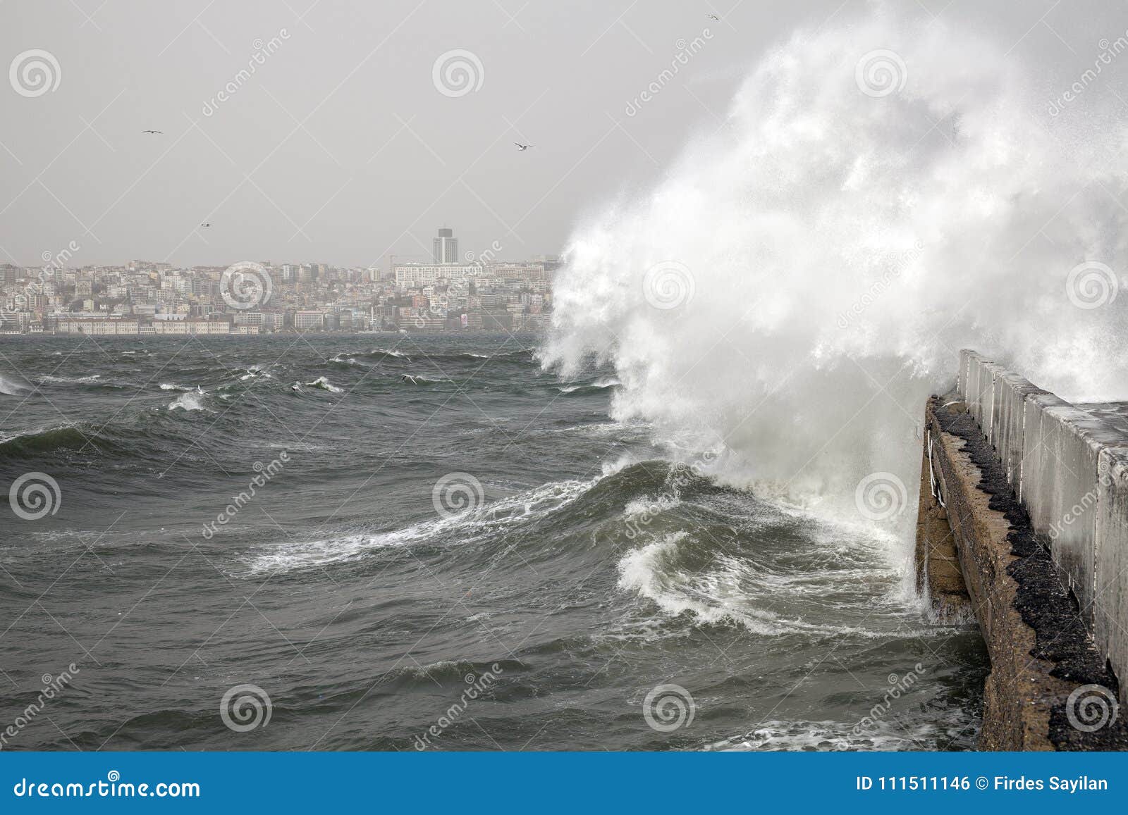 Tempestade Do Vento Do Sudoeste, Istambul, Turquia Foto de Stock - Imagem  de istambul, antigo: 111511146, image size:1600x1157