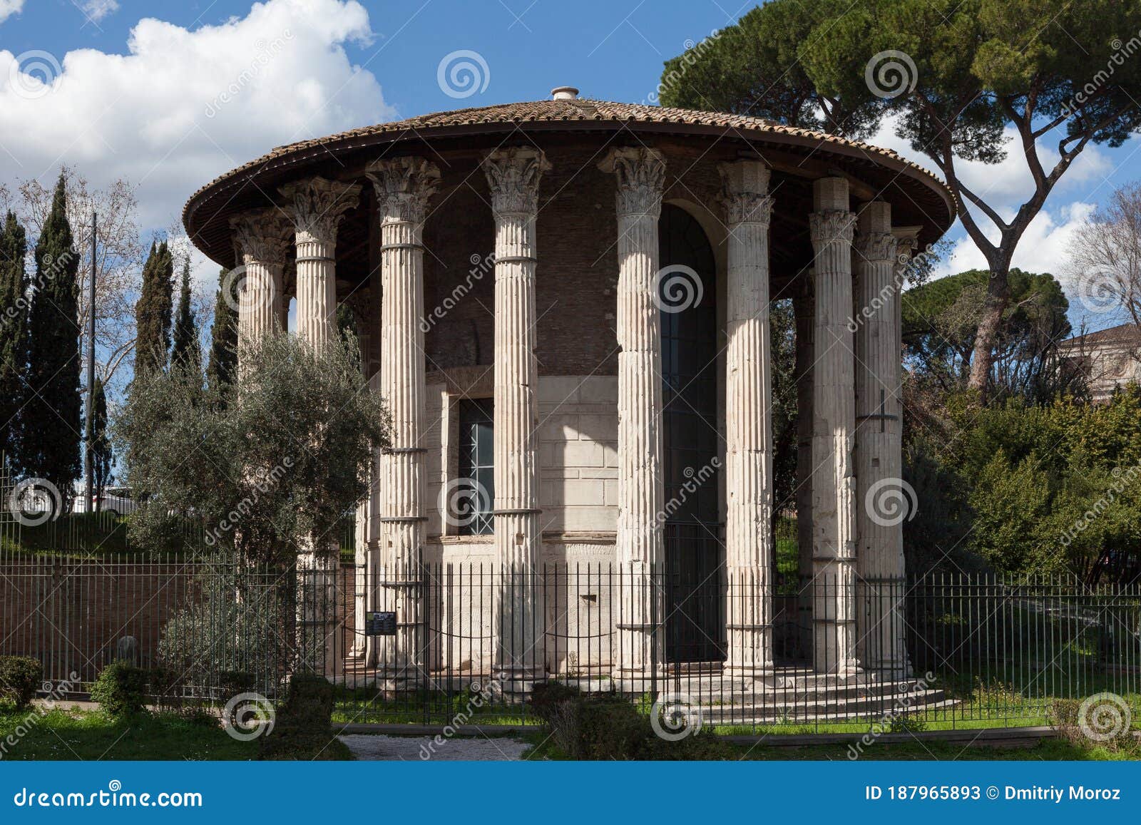 the temple of hercules victor hercules the winner tempio di ercole vincitore or hercules olivarius. roman round temple in piaz