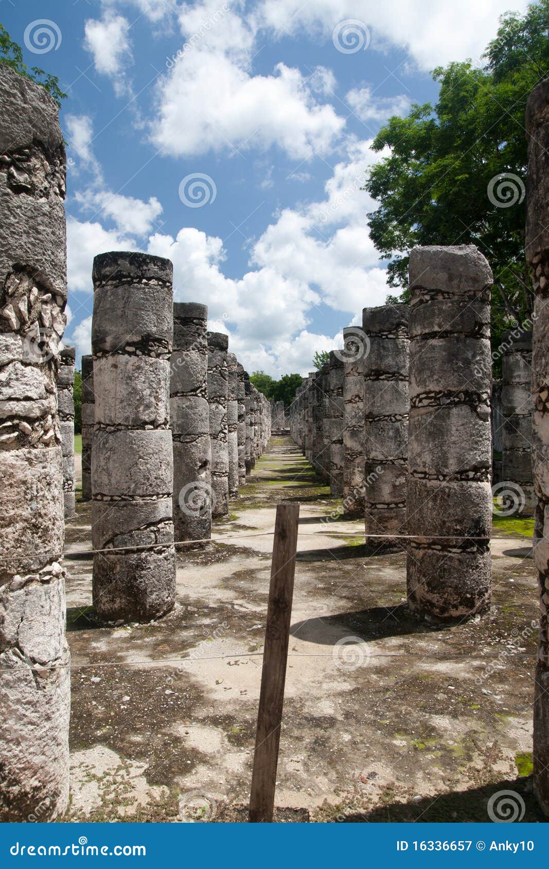 Temple of a Thousand Faces by John Shors Temple of a Thousand Faces by John Shors