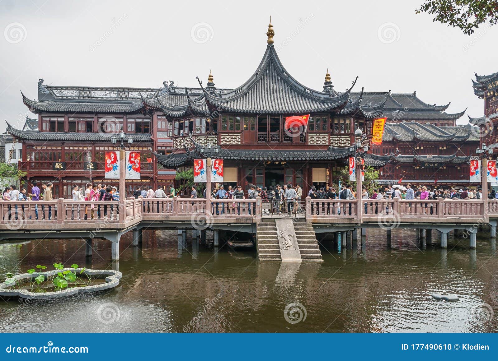 Temple Of Town God In Yu Garden Shanghai China Editorial Image Image Of Temple Streets