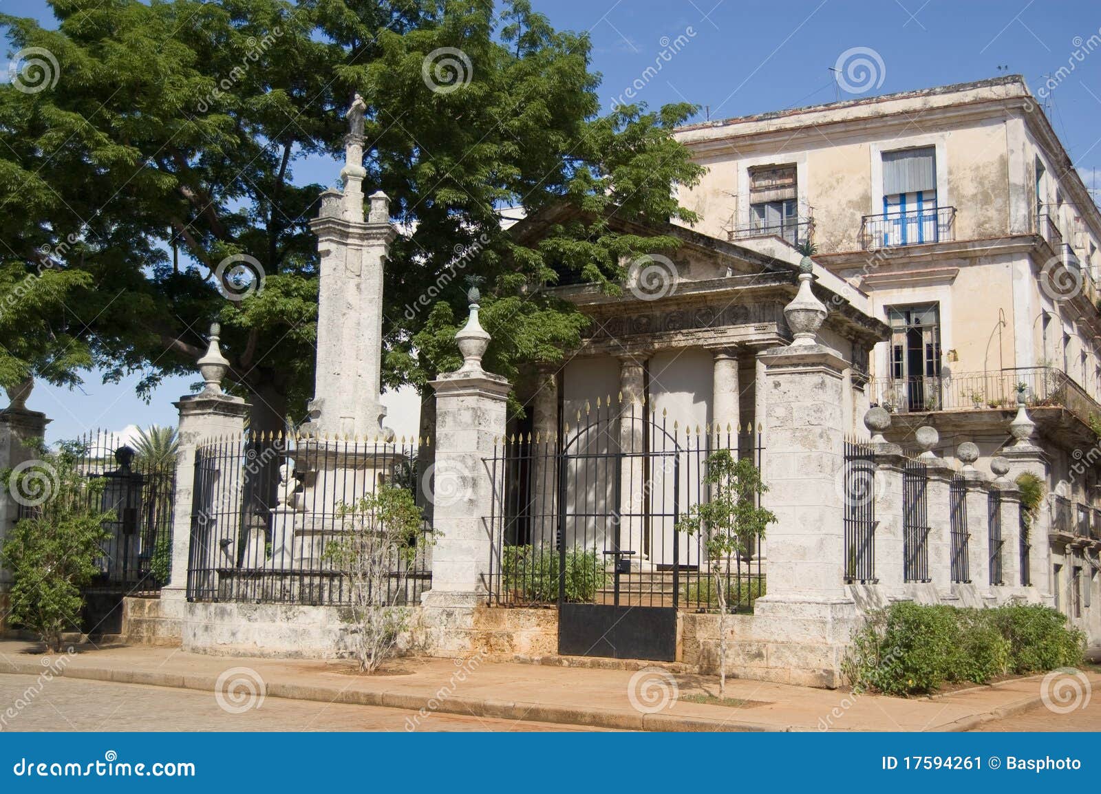 Templete Кубы el havana. Armas город Куба de el основывая havana историческая площадь сказала templete пятна к