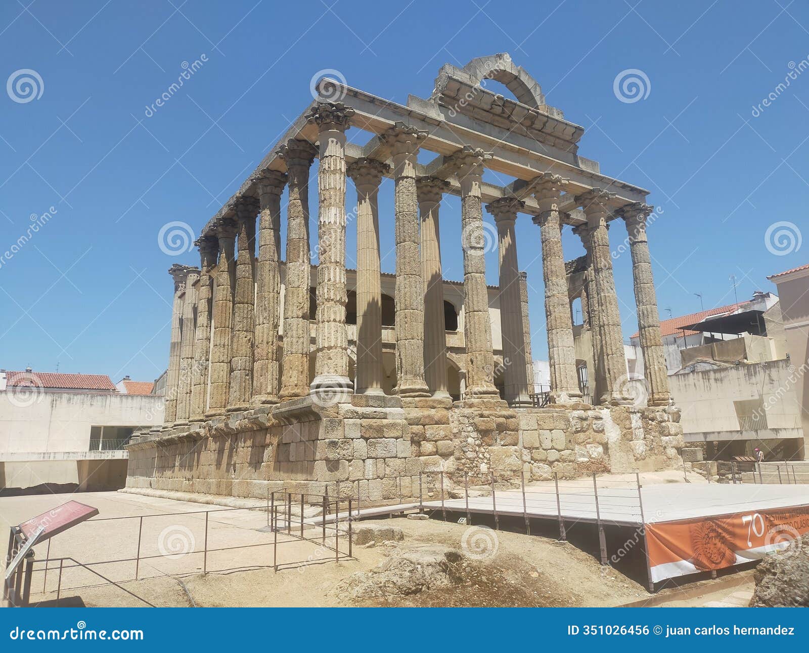 templo de diana es un templo romano construido en el siglo i d. c., mÃ©rida, badajoz