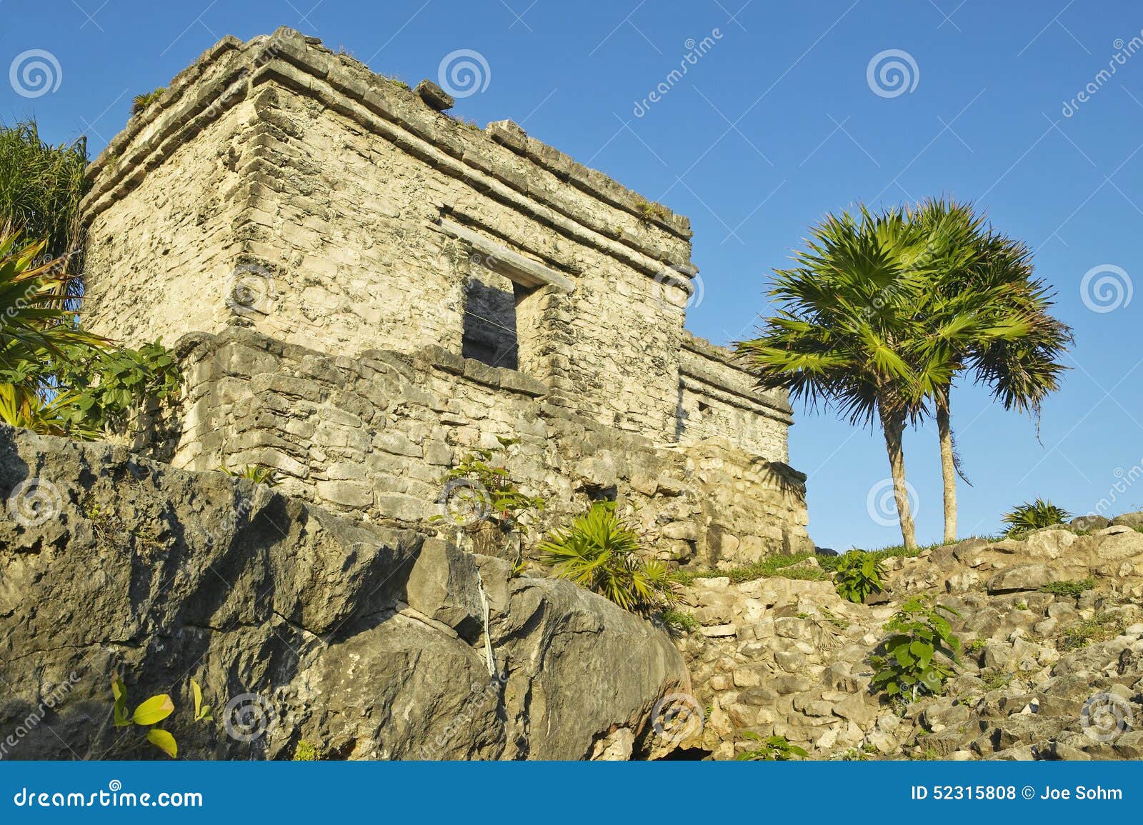 templo del dios del viento mayan ruins of ruinas de tulum (tulum ruins) in quintana roo, yucatan peninsula, mexico