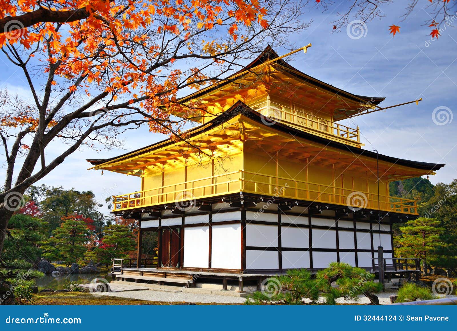 Templo Do Pavilhao Dourado Foto De Stock Imagem De Dourado 32444124