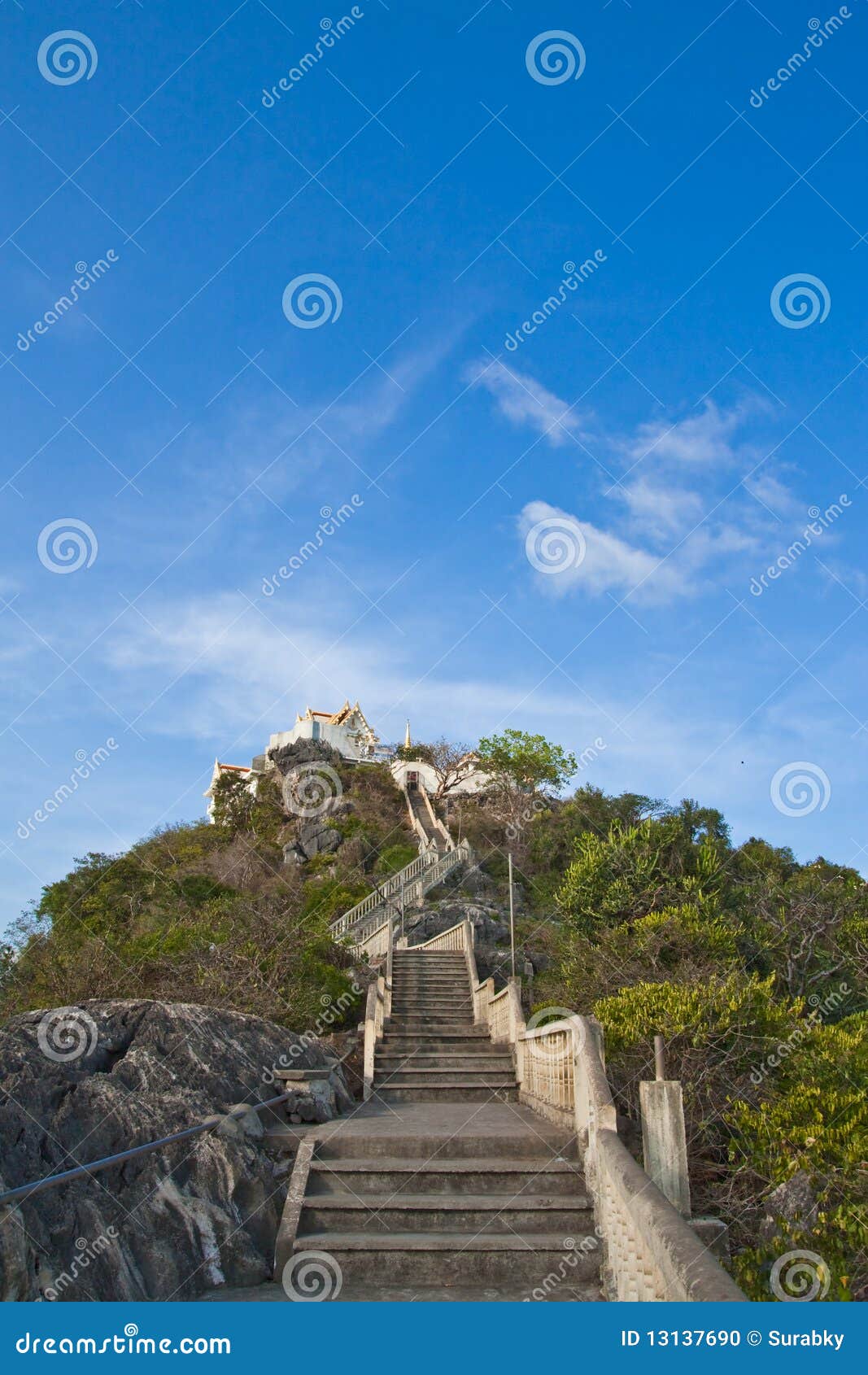 Templo encima de la montaña, sur de Tailandia. Sur admitido de Tailandia