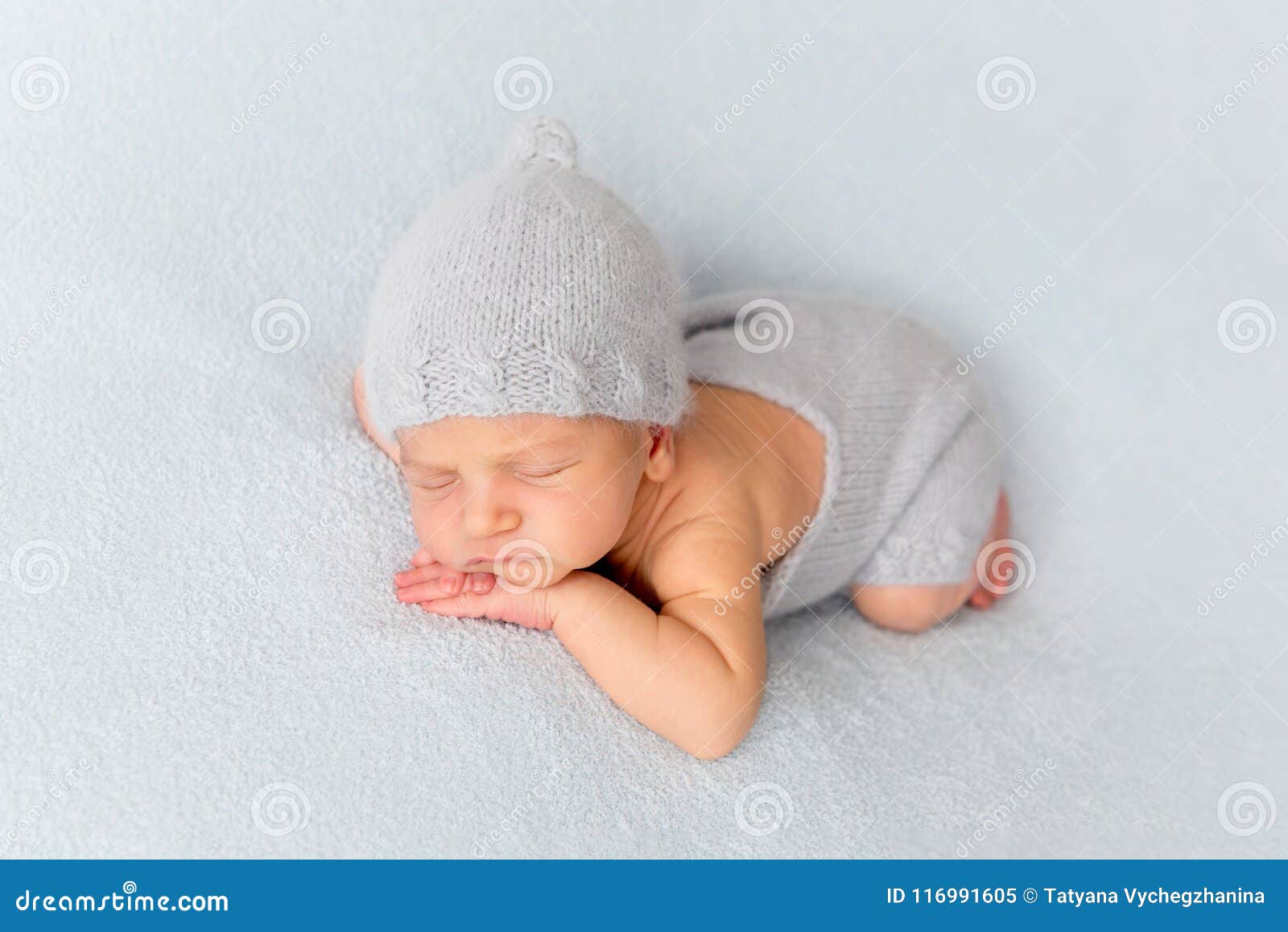 Newborn Photography: The Ultimate Guide for 2024