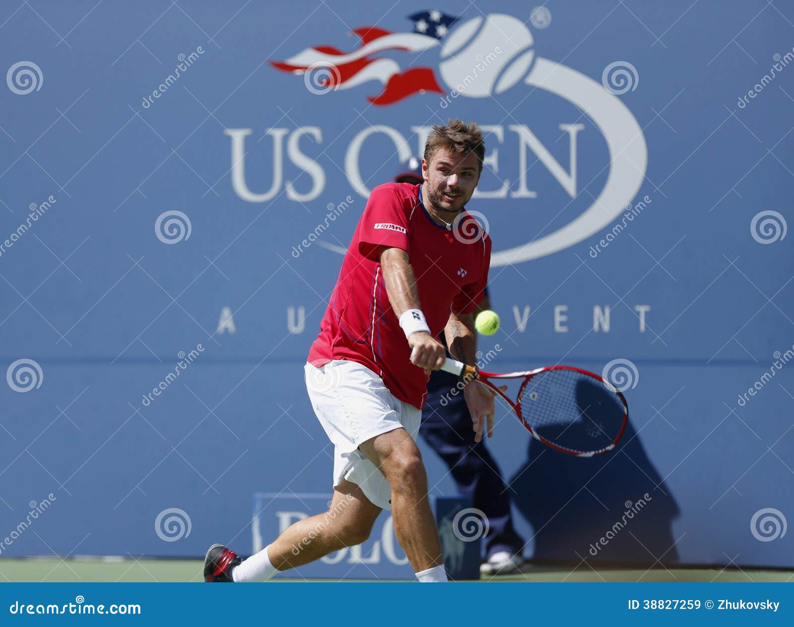 Tennisspieler Stanislas Wawrinka während des Halbfinales. NEW YORK - 7. SEPTEMBER: Tennisprofi Stanislas Wawrinka während des Halbfinalspiels an US Open 2013 gegen Novak Djokovic bei Billie Jean King National Tennis Center am 7. September 2013 in New York