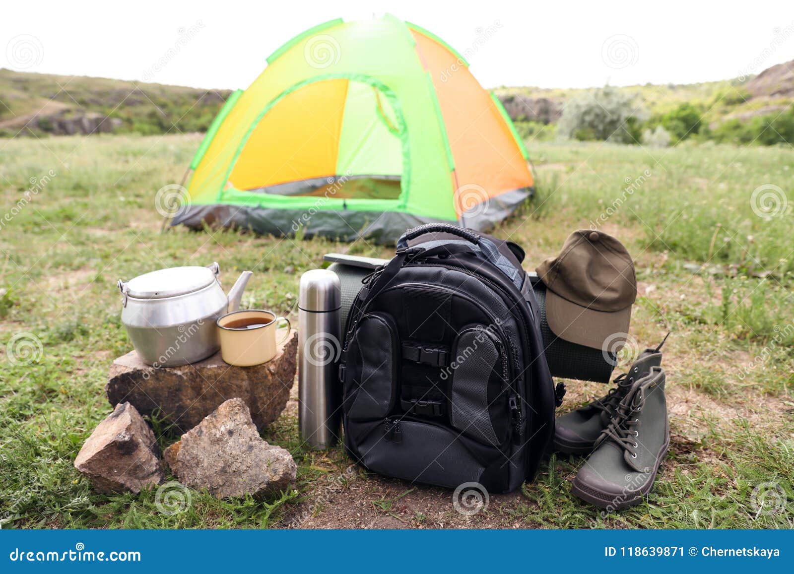 Tente De Matériel De Camping Et De Touriste Image stock - Image du