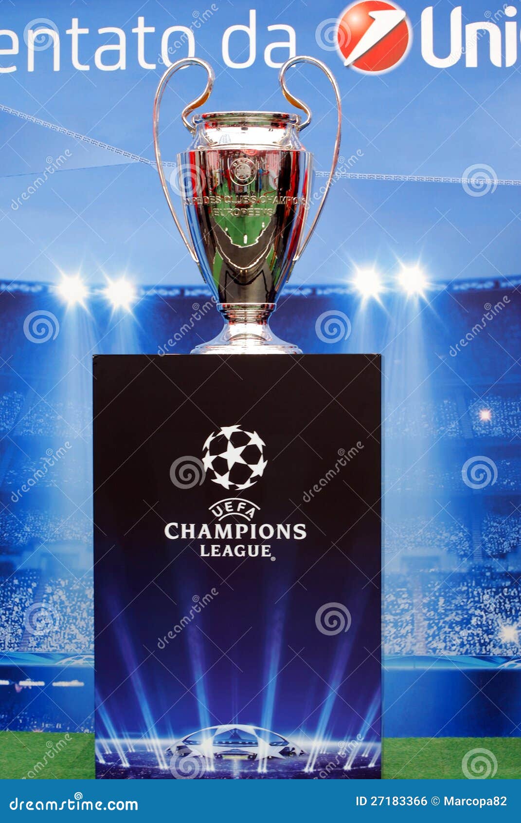 Tentoonstelling Van De Trofee Van UEFA Champions League Redactionele ...