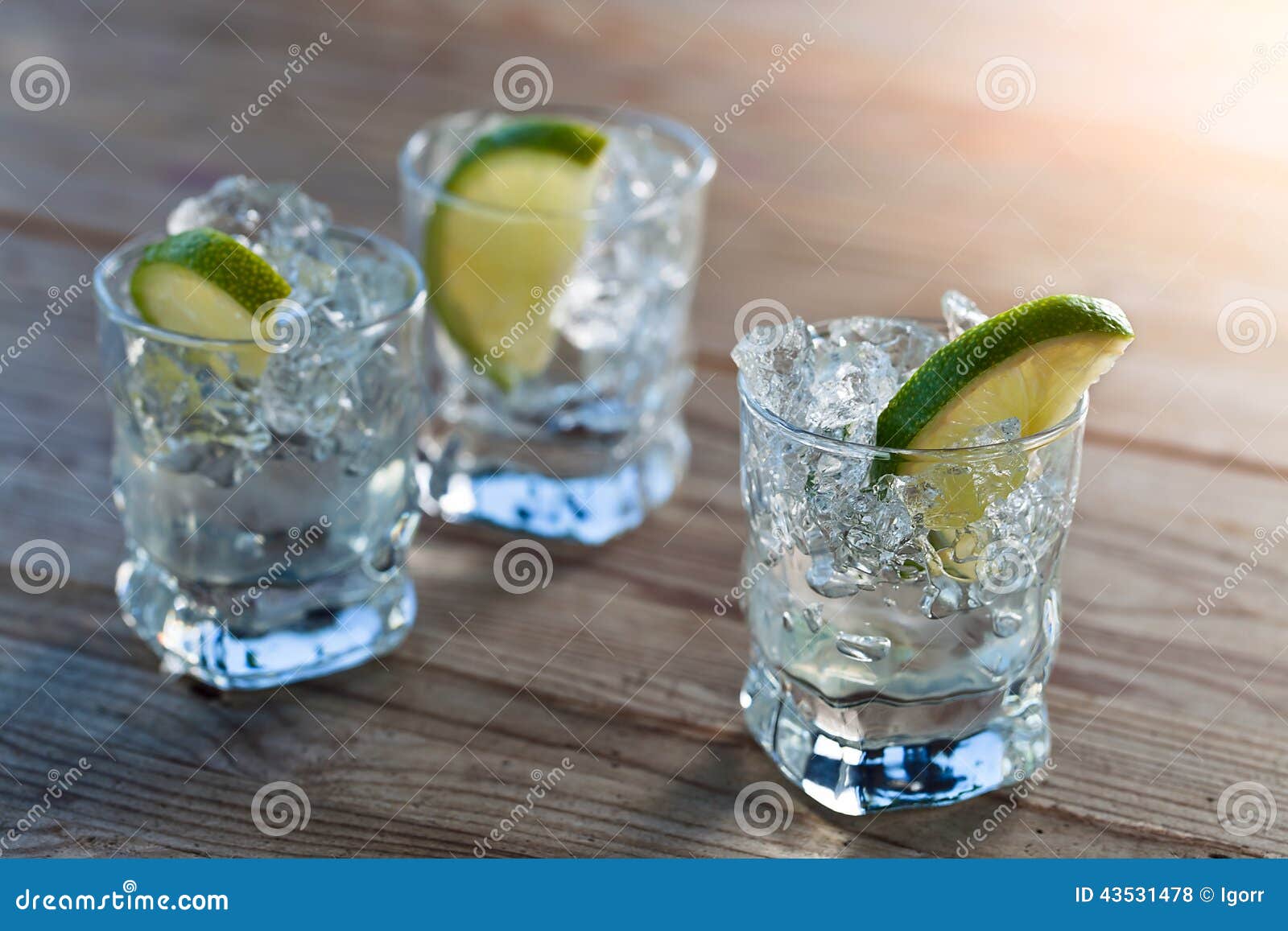 Tequila con hielo y cal foto de archivo. Imagen de tradicional 43531478