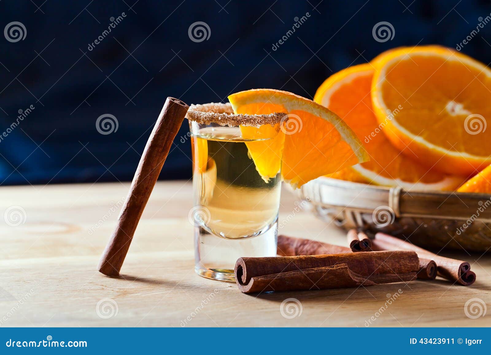 Tequila Mit Orange Und Zimt Stockbild Bild von aroma, publikation