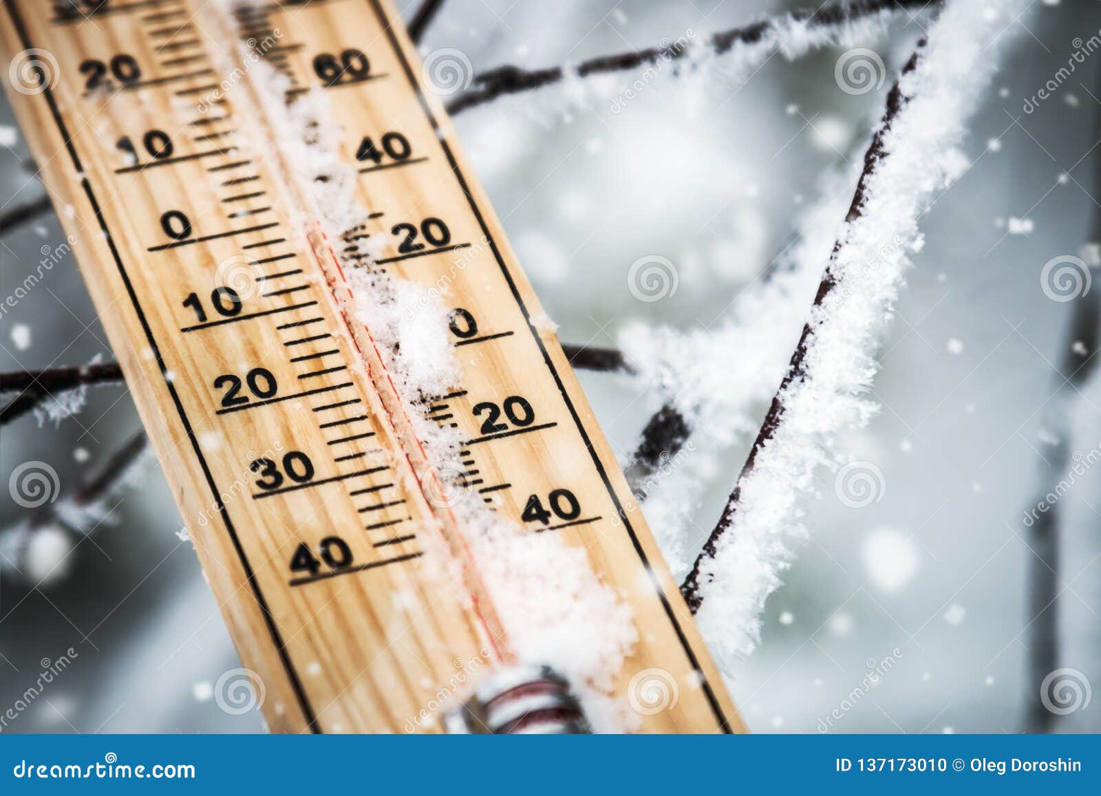 Pegajoso Terrible cuidadosamente Termómetro Con Temperatura Bajo Cero Pegado En La Nieve Foto de archivo - Imagen de escarchado, escala: 137173010 Pegajoso Terrible cuidadosamente Termómetro Con Temperatura Bajo Cero Pegado En La Nieve Foto de archivo - Imagen de escarchado, escala: 137173010