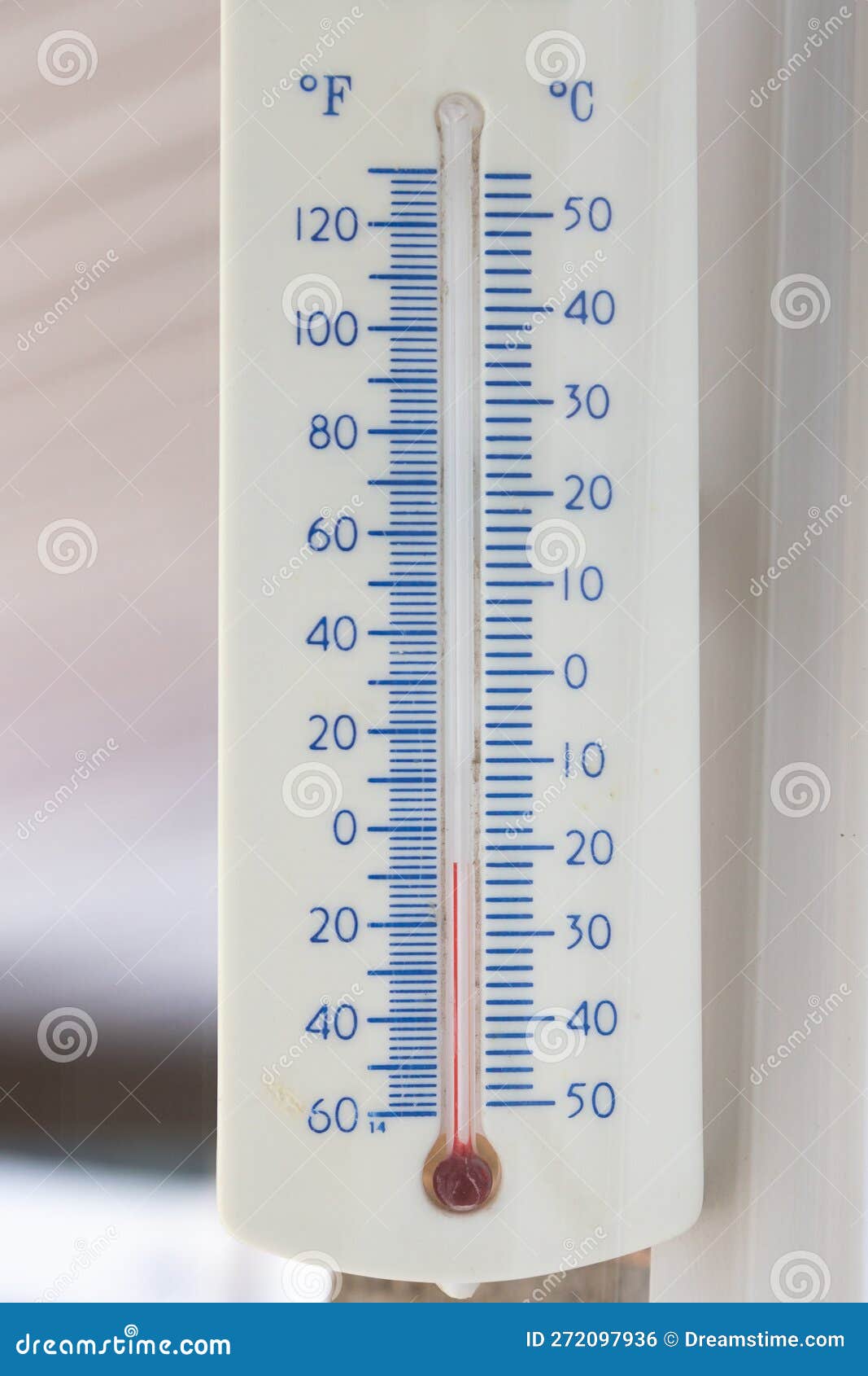 Termómetro Exterior Que Indica Menos 6 Fahrenheit Y Menos 24