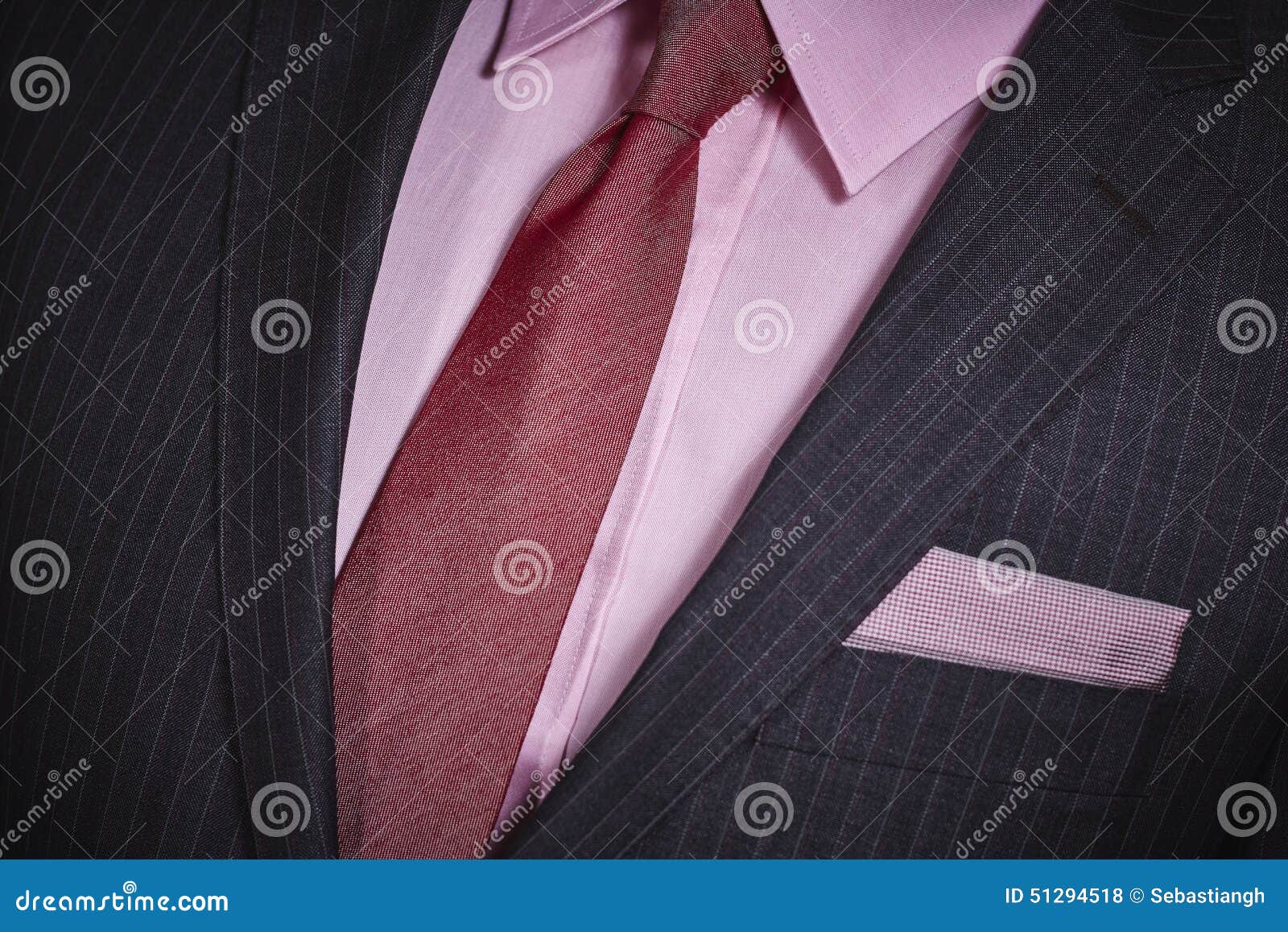 camisa rosa terno preto