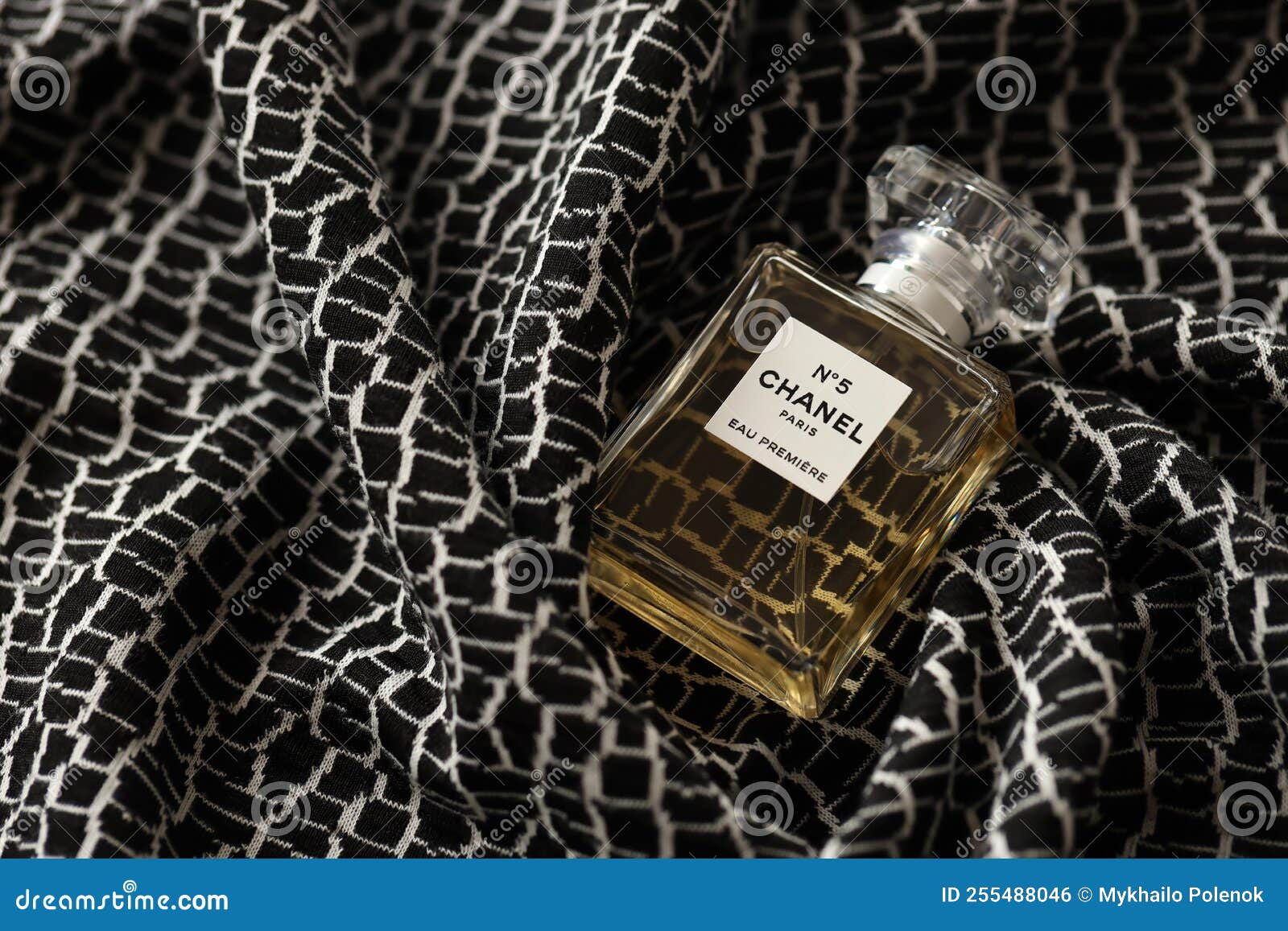 TERNOPIL, UKRAINE - SEPTEMBER 2, 2022 Chanel Number 5 Eau Premiere  Worldwide Famous French Perfume Bottle on Monochrome Plaid Editorial Photo  - Image of elegance, fragrant: 255488046
