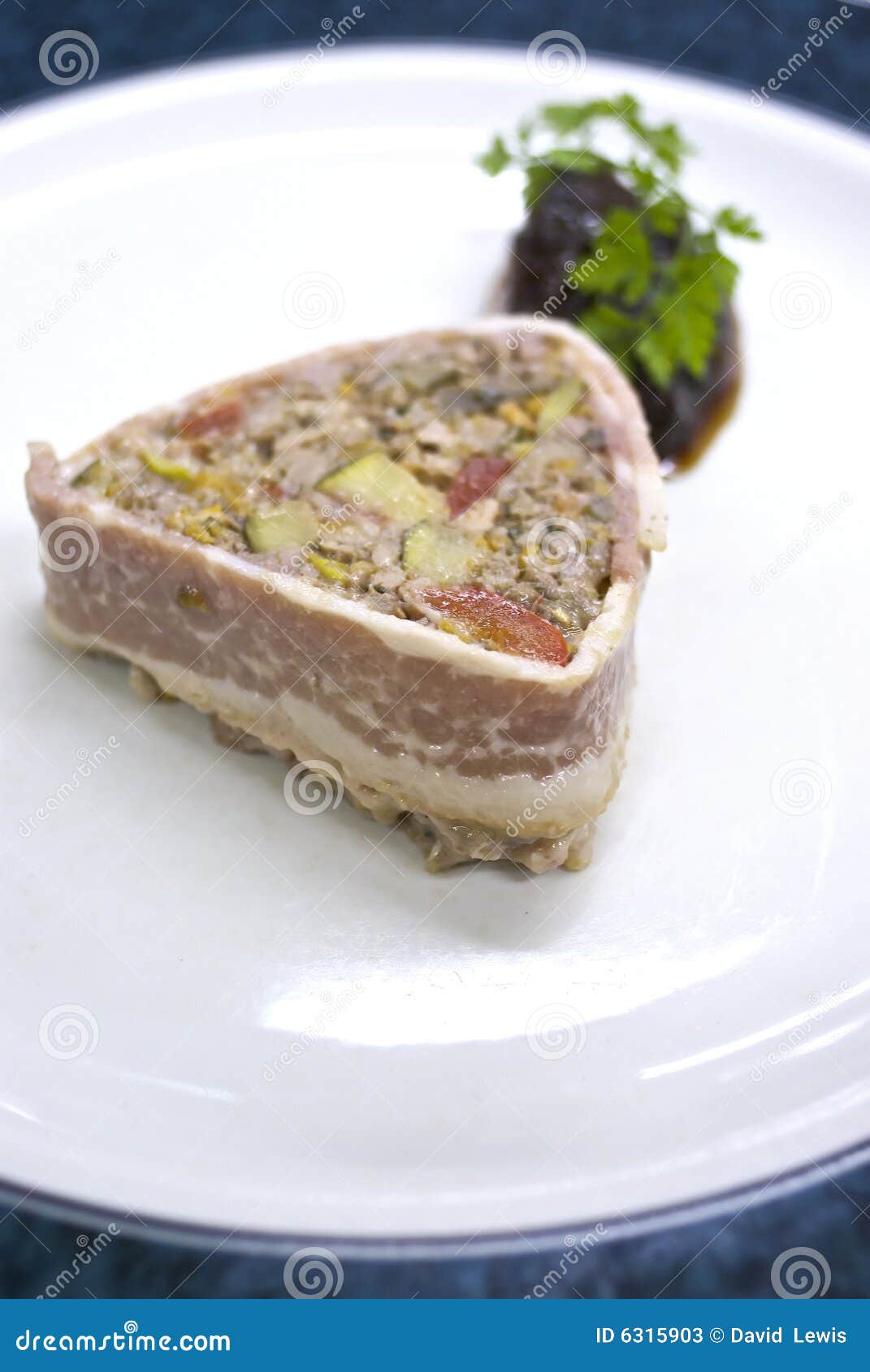 Terrine de canard image stock. Image du triangulaire, restaurant 6315903