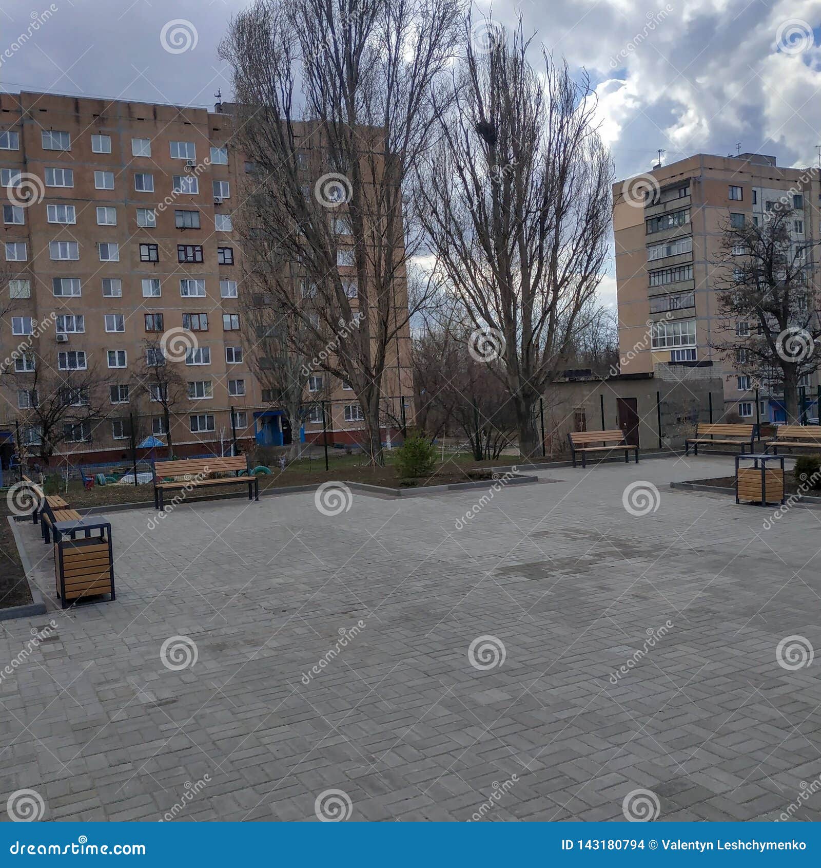 on the territory of the ukrainian gymnasium in kramatorsk in the middle of a residential neighborhood