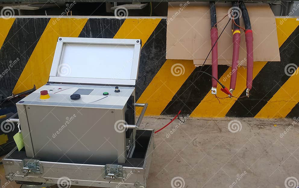 Testing of Insulators and Measure Insulation Resistance between