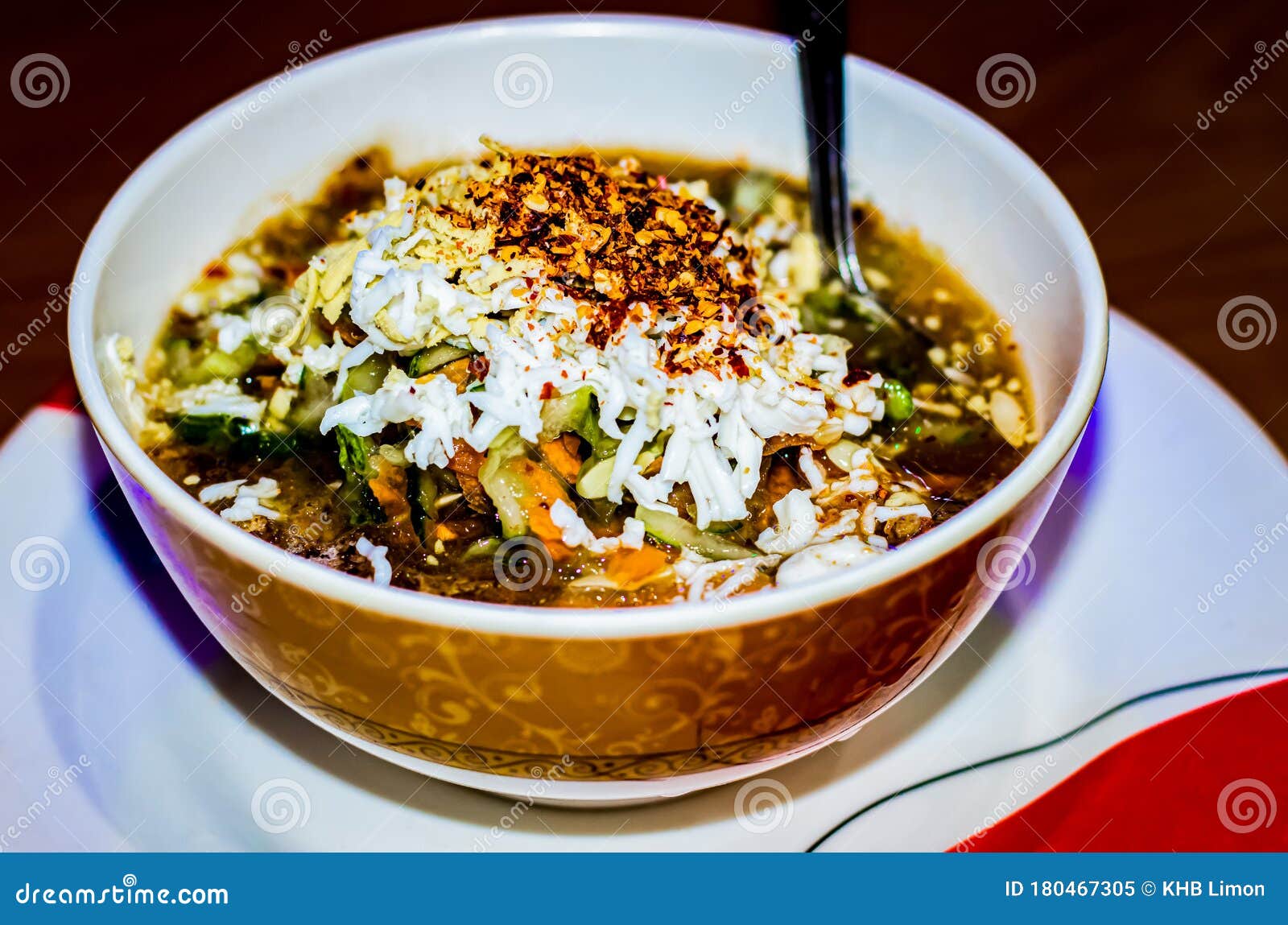 testy cooked peas known as chotpoti originated from subcontinent