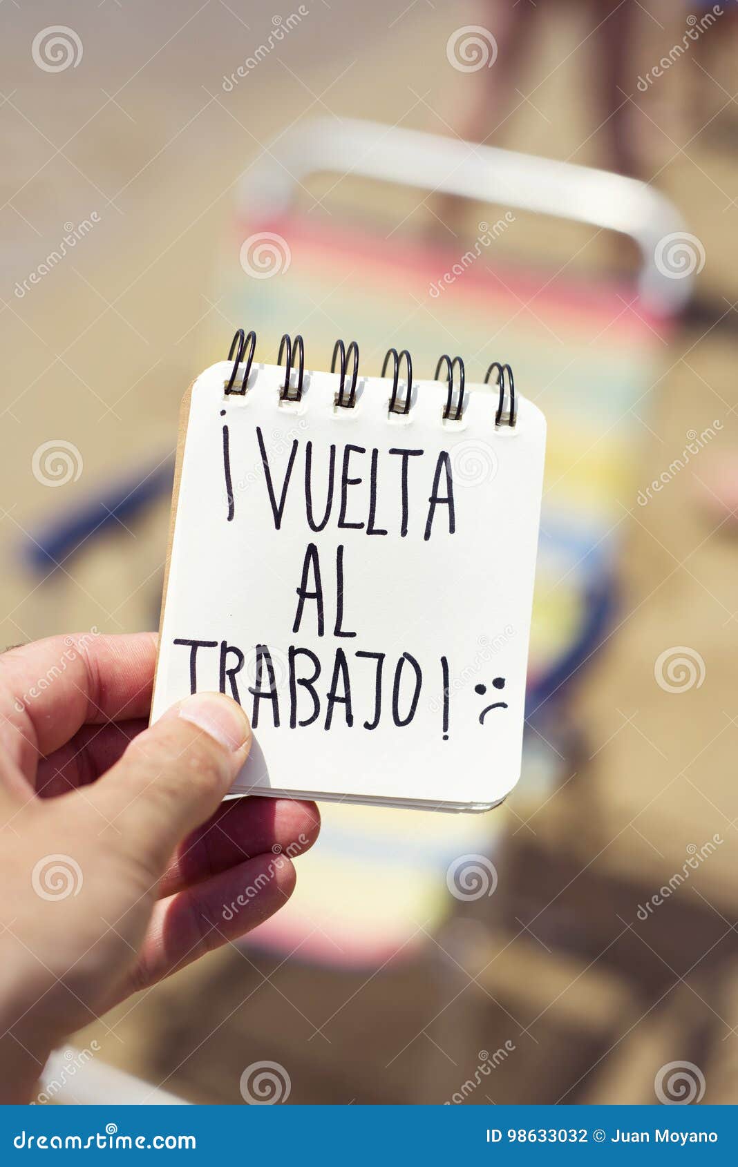 text vuelta al trabajo, back to work in spanish