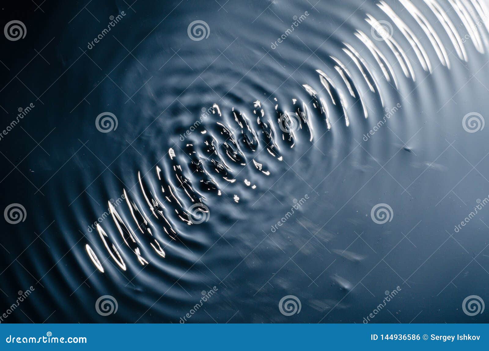 The Texture of Water Under the Influence of Vibration in 432 Hertz