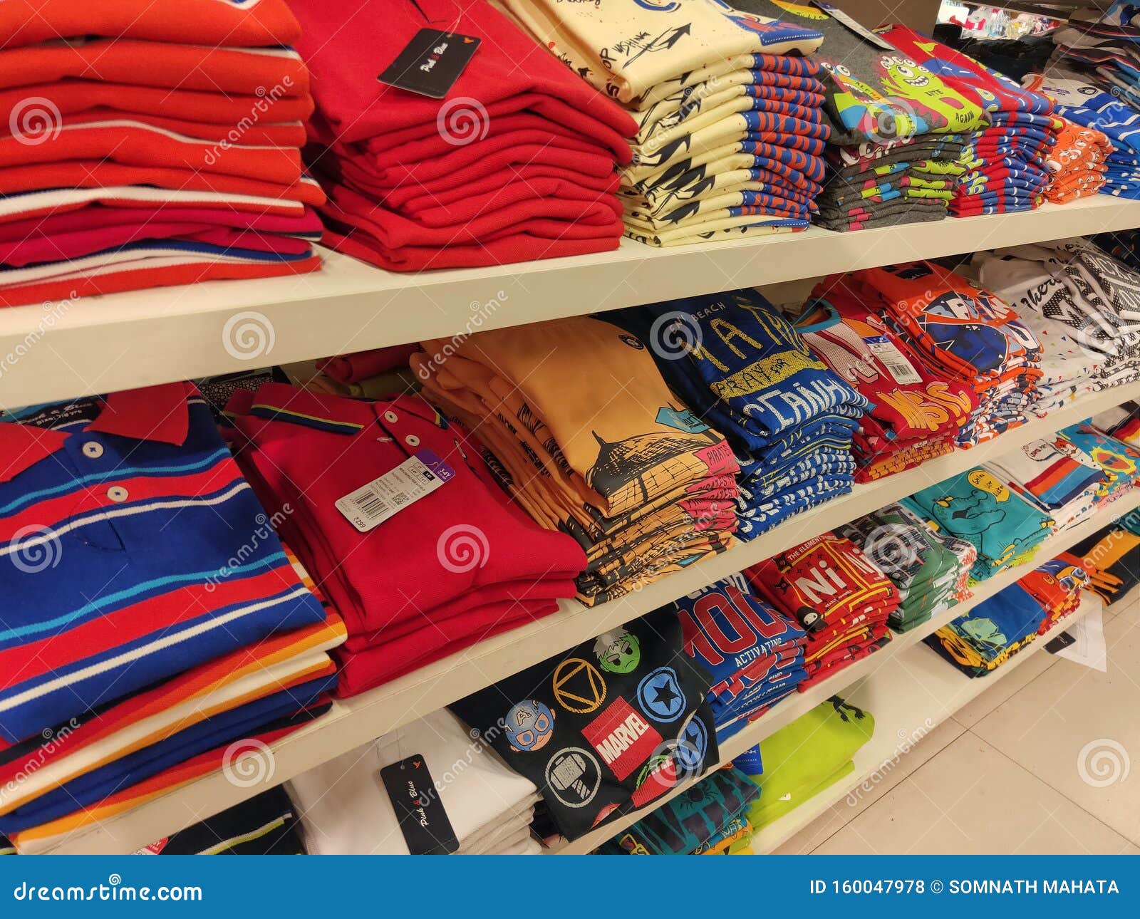 Thème De Fond De La Vente Au Magasin Chemise Dans Un Magasin En Inde Photo stock éditorial - Image du fond, inde: 160047978