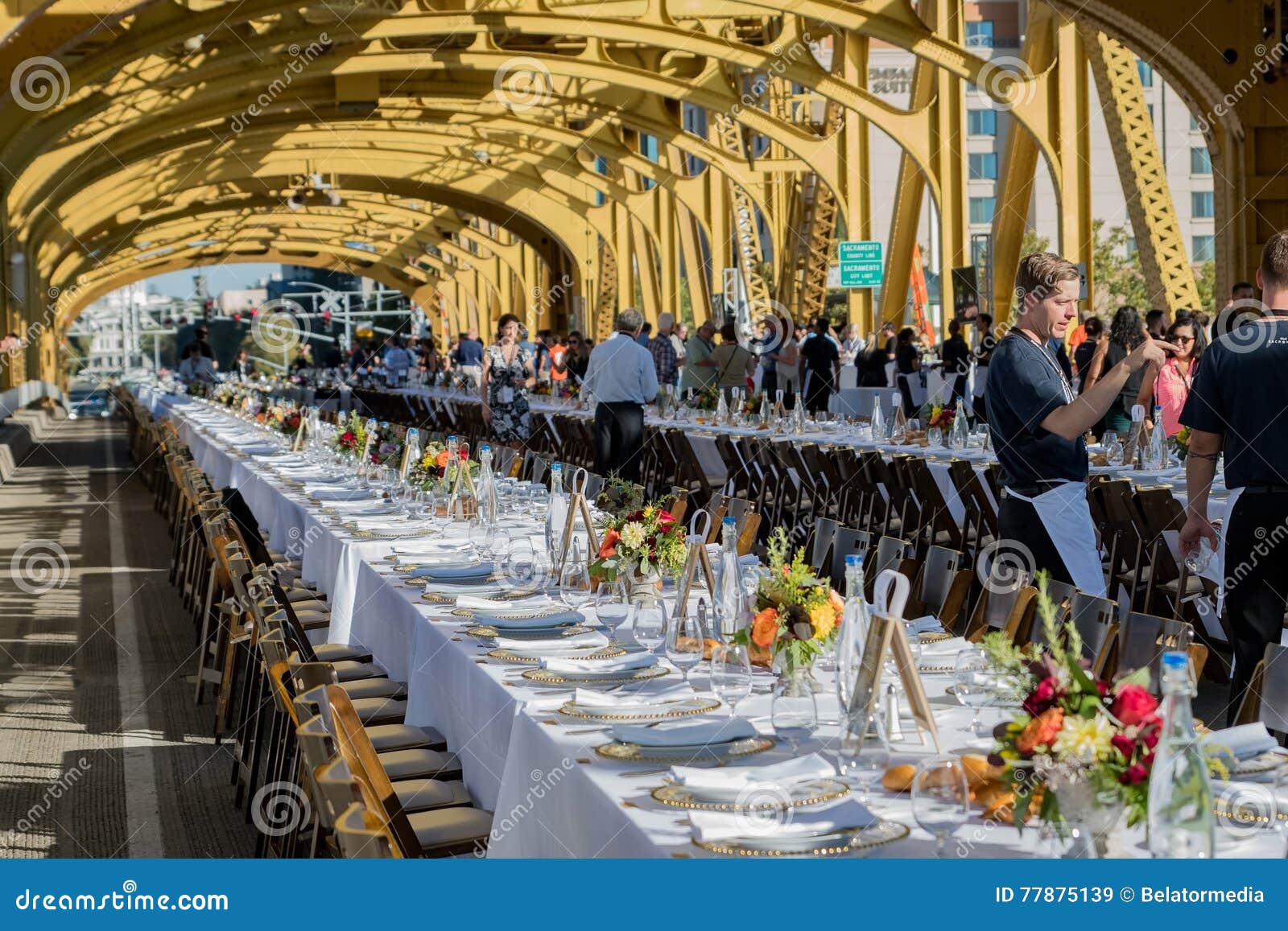 4th Annual Farm To Fork Tower Bridge Dinner 4 Editorial Stock Image