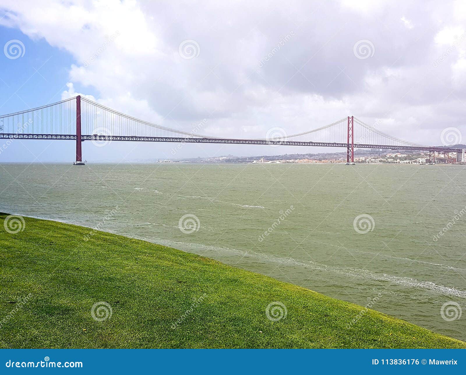 25th april bridge in lisbon