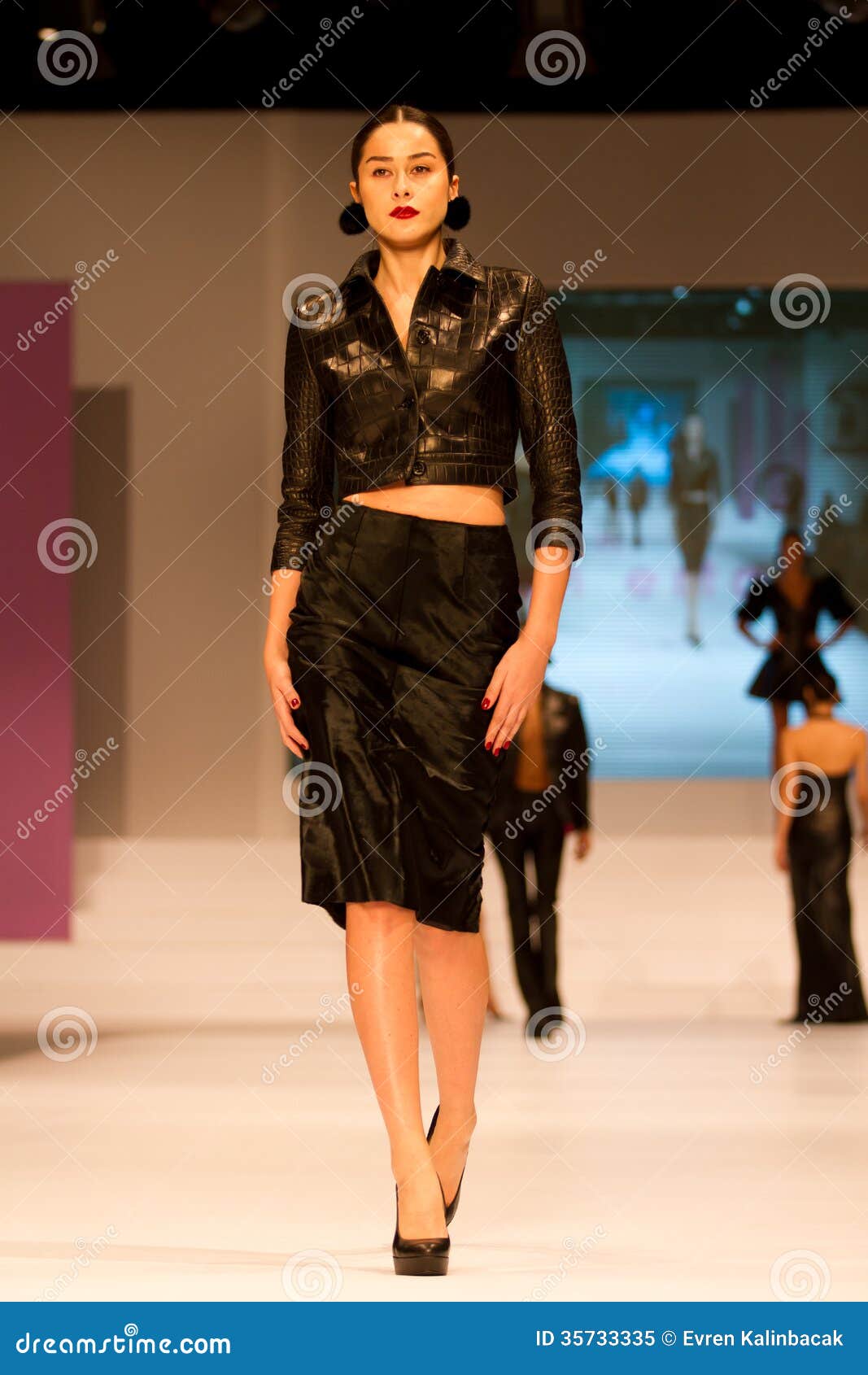 8th Istanbul Leather Fair Runway Editorial Image - Image of models ...