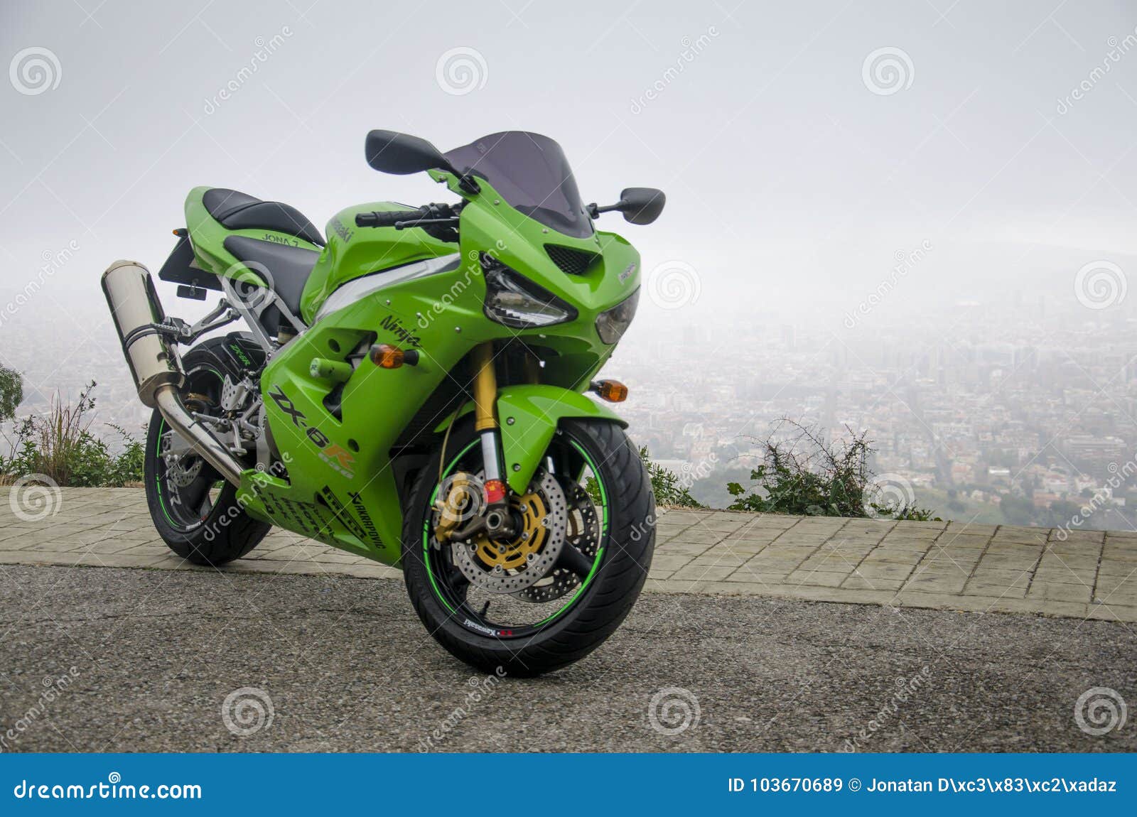 Kawasaki Ninja Zx6r 2004 Nature Editorial Stock Image - Image of green, 2004: 103670689