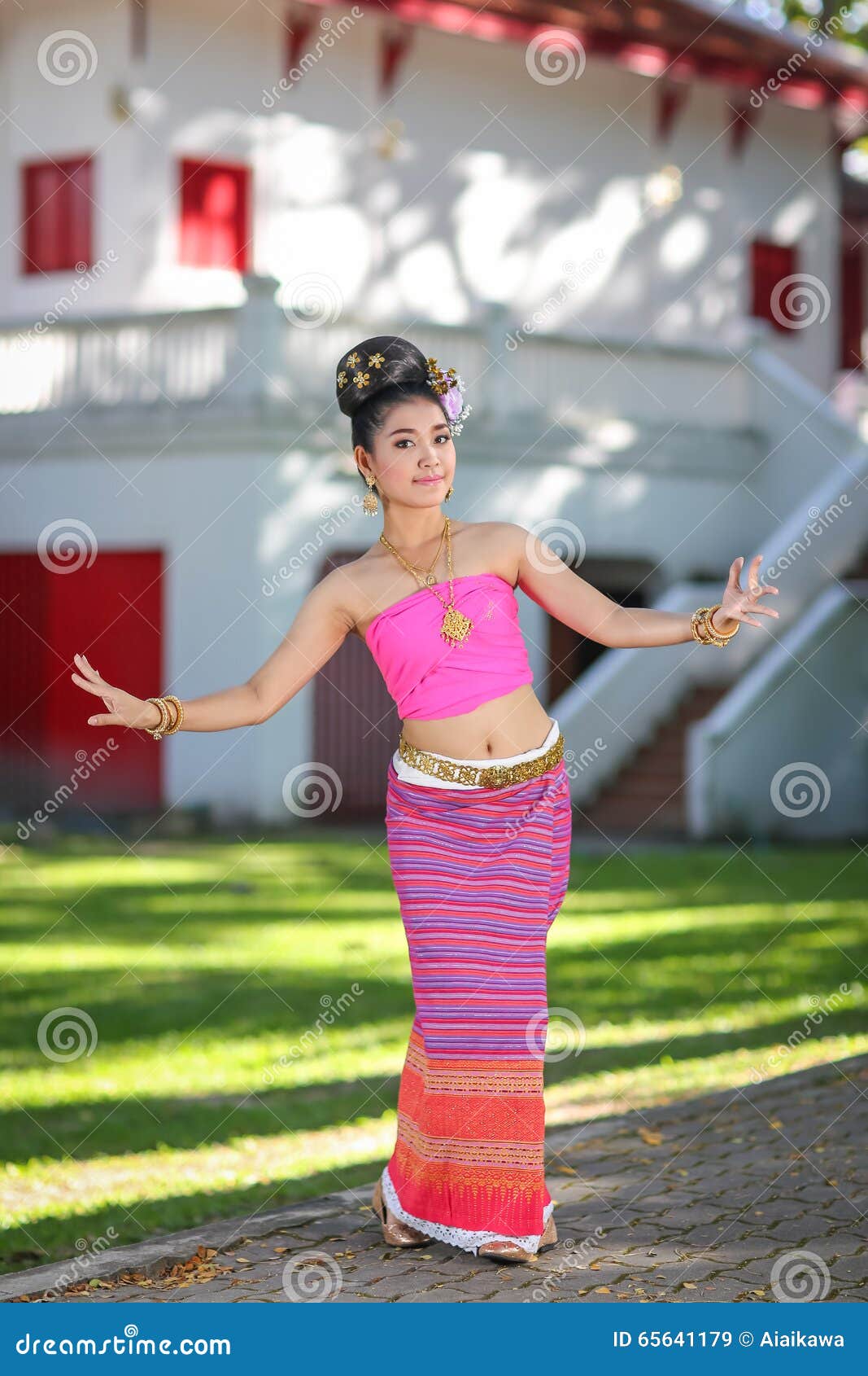 Thai Dancing Girl With Northern Style Dress In Temple Stock Image 