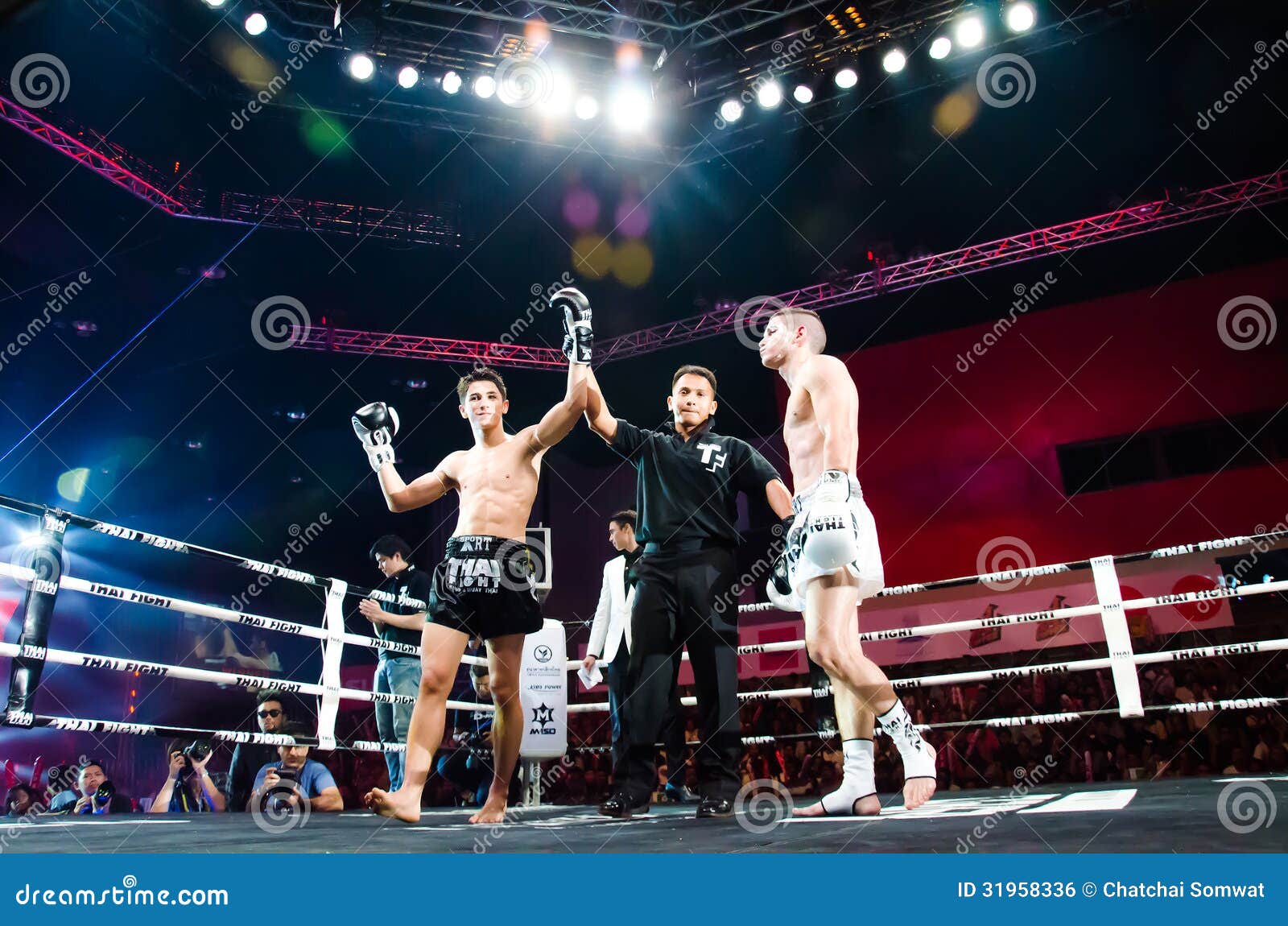 periscoop microscoop bezoek Thai Fight King of Muay Thai Editorial Photo - Image of fight, male:  31958336